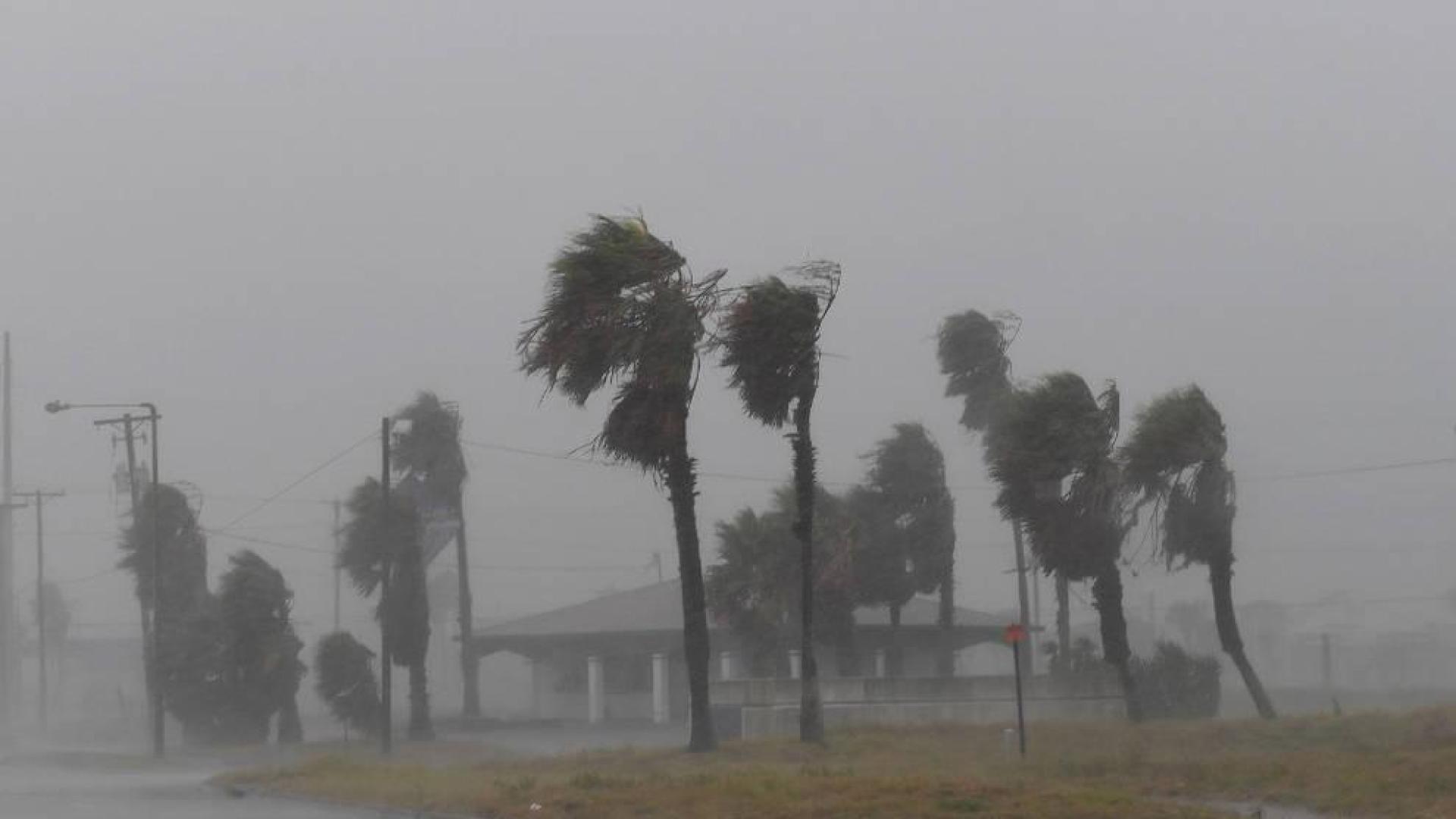 El poderoso huracán Harvey toca tierra en Texas como un "peligro mortal"