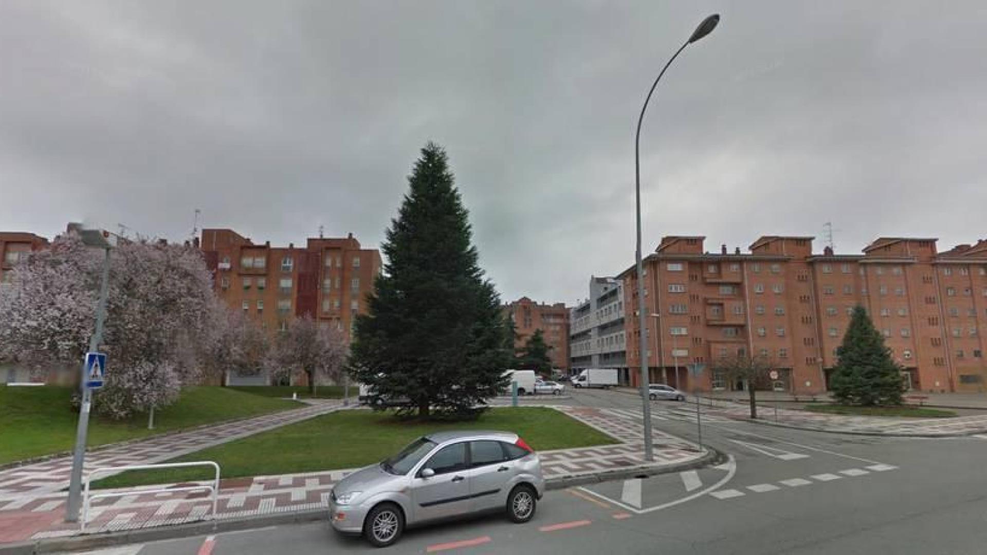 Detenido un hombre que caminaba ensangrentado con un machete y una pistola por Pamplona