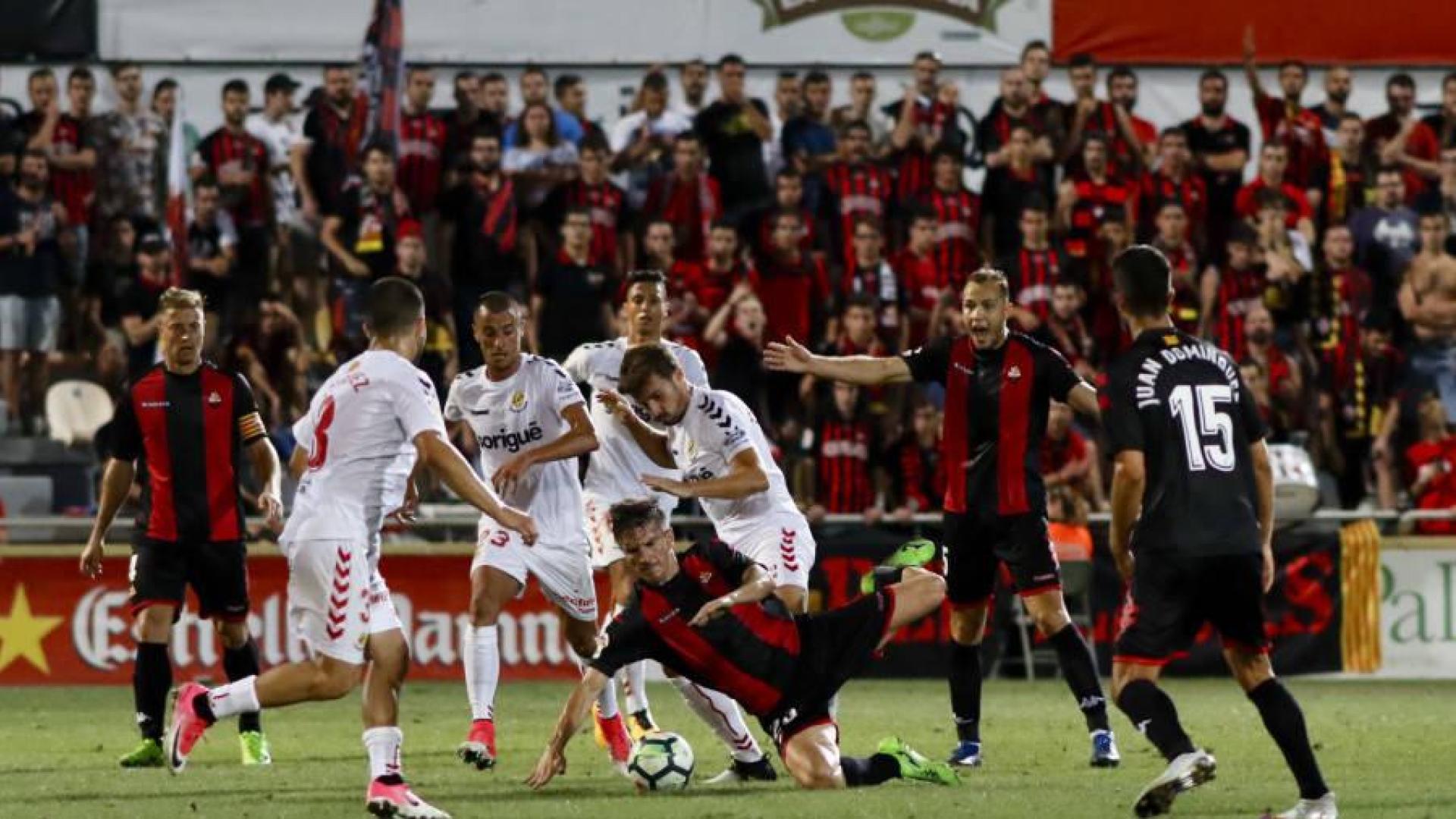 Reus y Nàstic firman tablas en un derbi de alta tensión