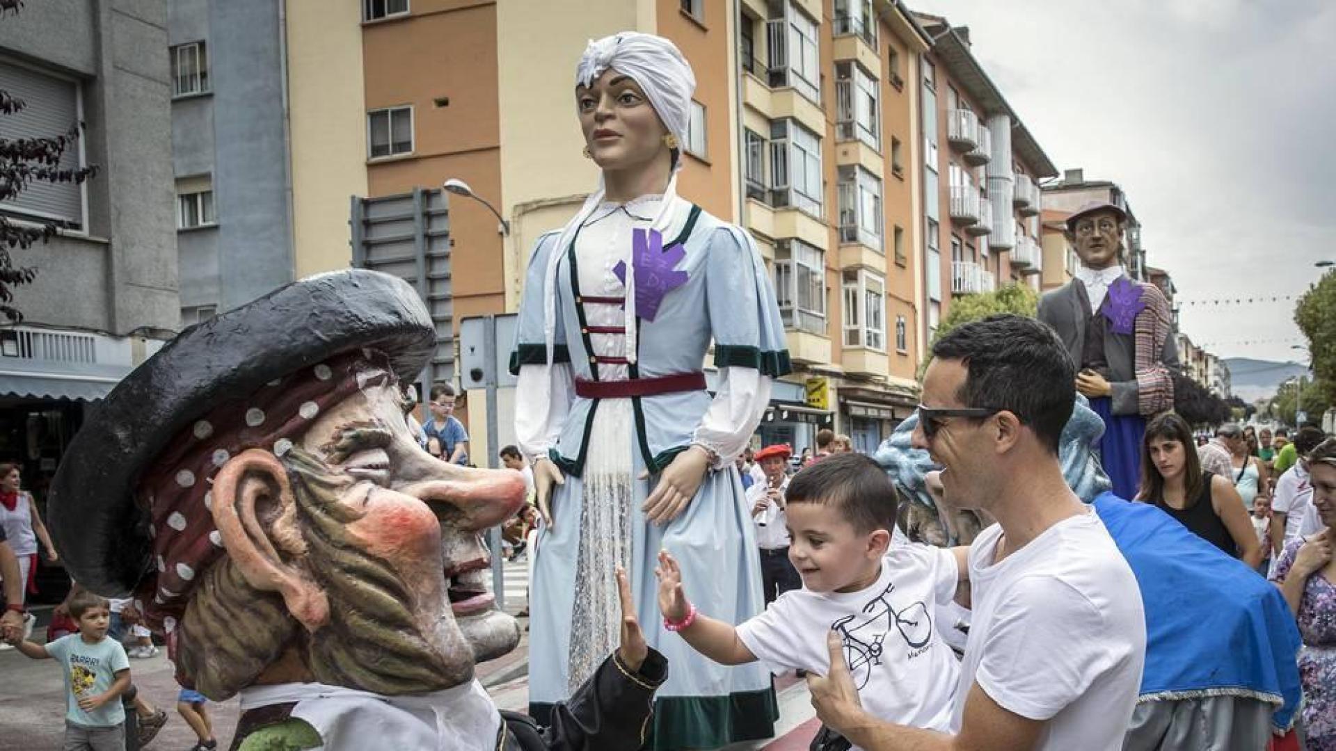 Despedida en Noáin de la Comparsa de Gigantes y Cabezudos