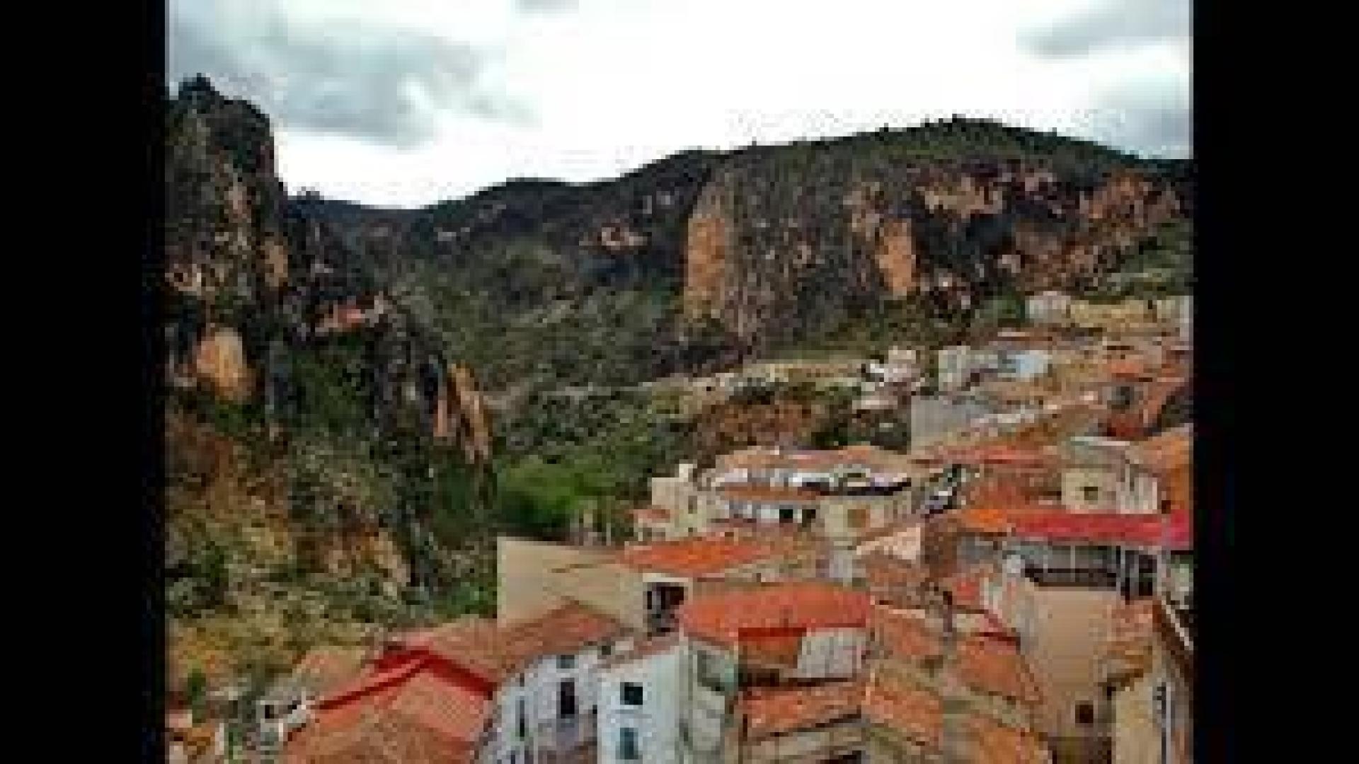 Dos amigos hacen un sinpa en Albacete y, en la huida, uno 
cae por un barranco