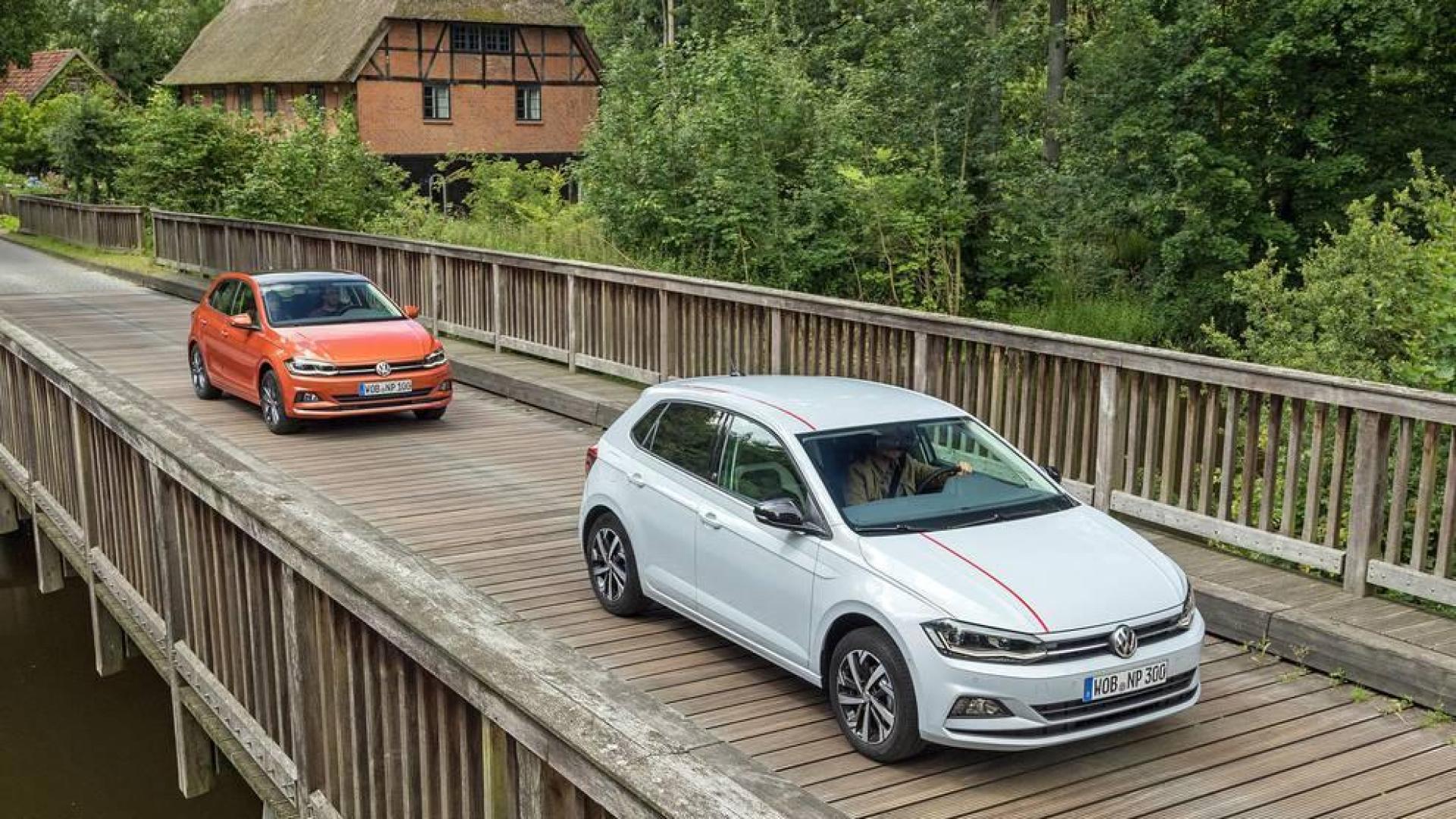 La marca alemana de automóviles Volkswagen ha iniciado la comercialización de la sexta generación de su modelo Polo, fabricado en la planta de Landaben, y que se comercializa de serie con cuatro puertas y con el sistema Front Assit con asistente de frenada de emergencia en ciudad y detección de peatones.