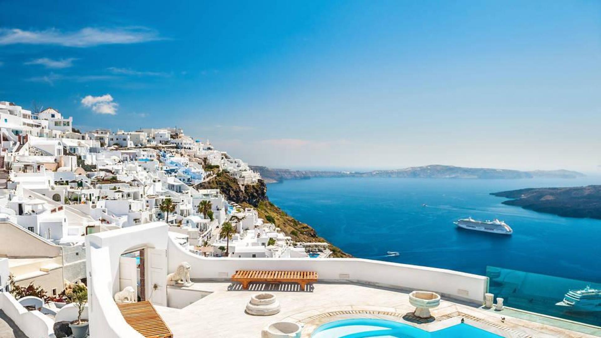 La saturada isla griega de Santorini pide poner un techo al turismo