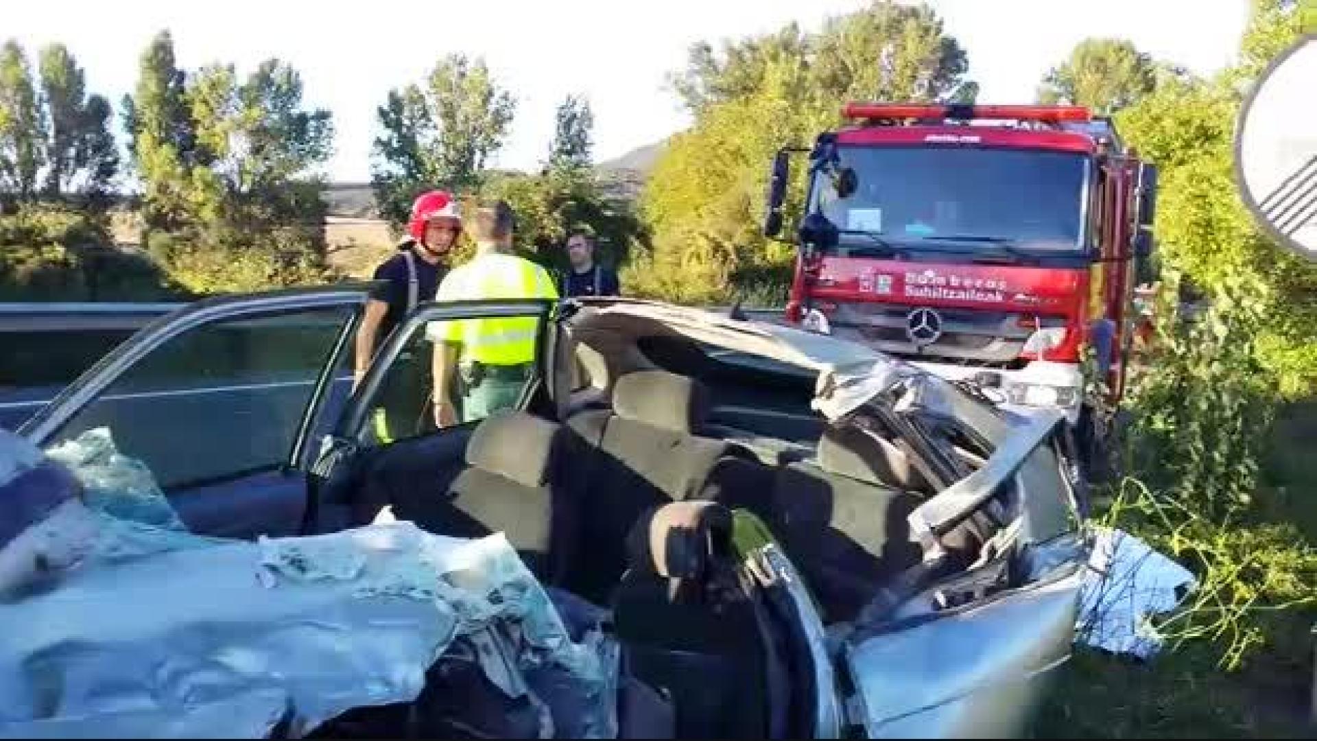 Un muerto al colisionar un coche y un autobús en Zubielqui (II)