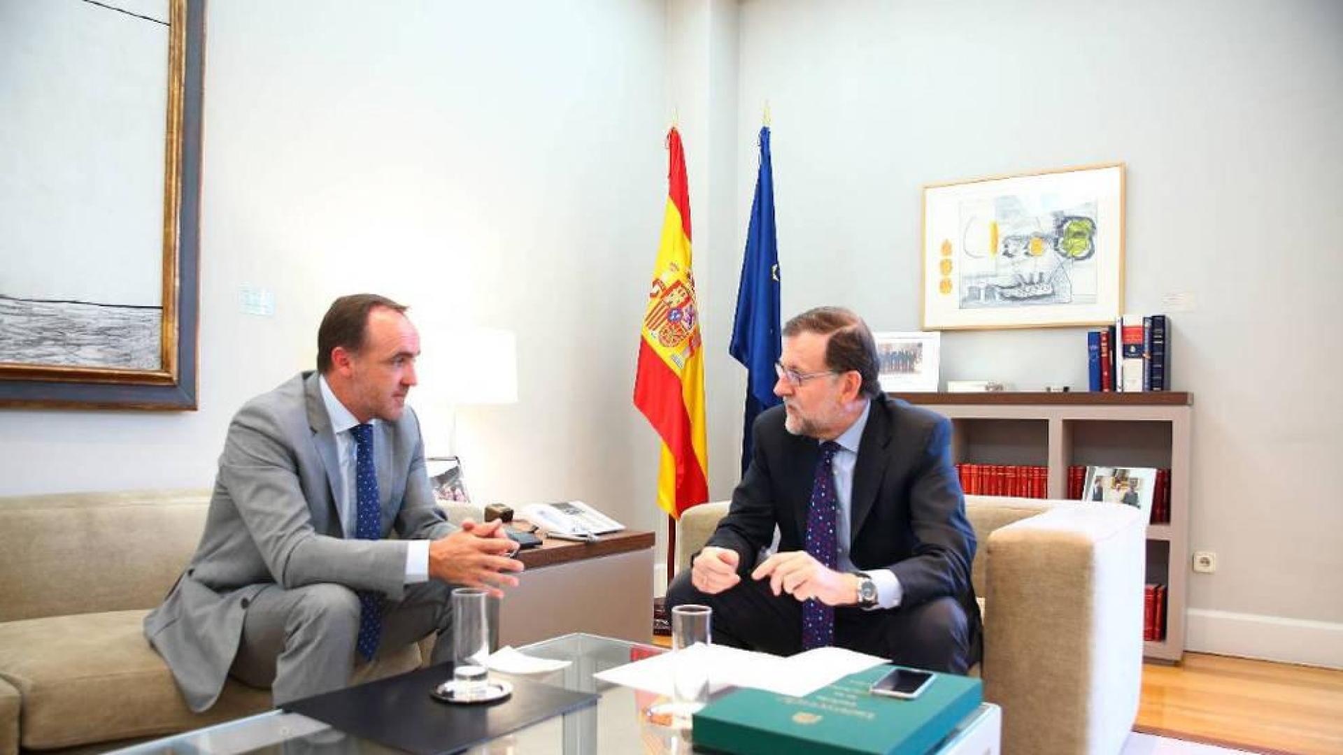 Rajoy se compromete con Esparza a hacer el tramo Villafranca-Olite del TAV
