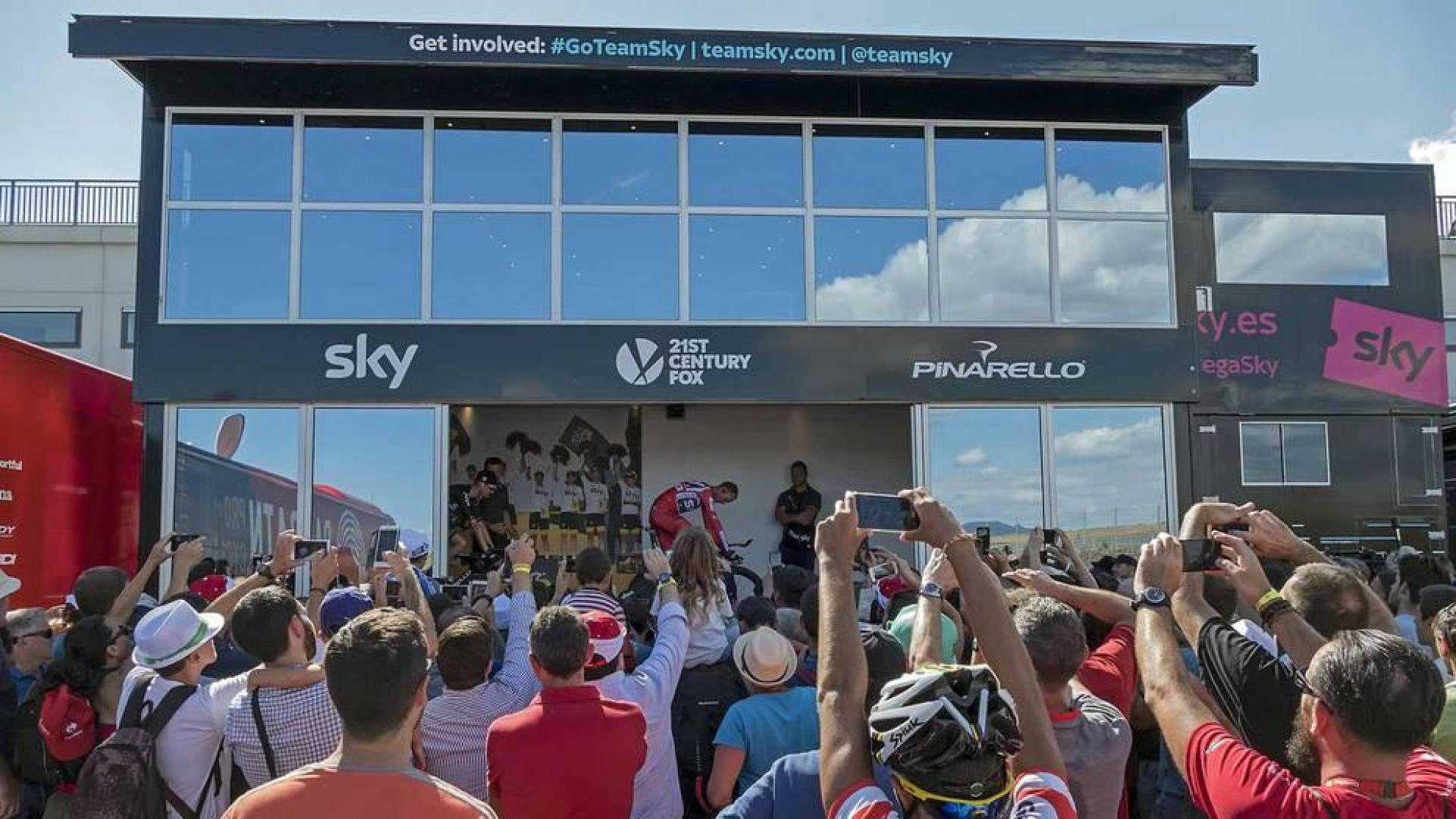 Imágenes del paso de La Vuelta por el Circuito de los Arcos