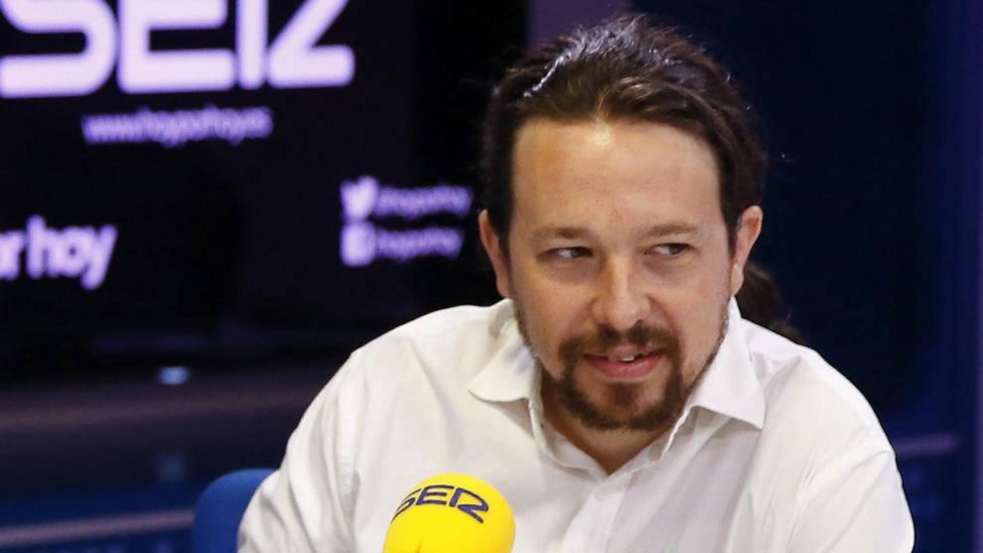 Iglesias cree que la diputada que retiró las banderas de España debe pedir perdón