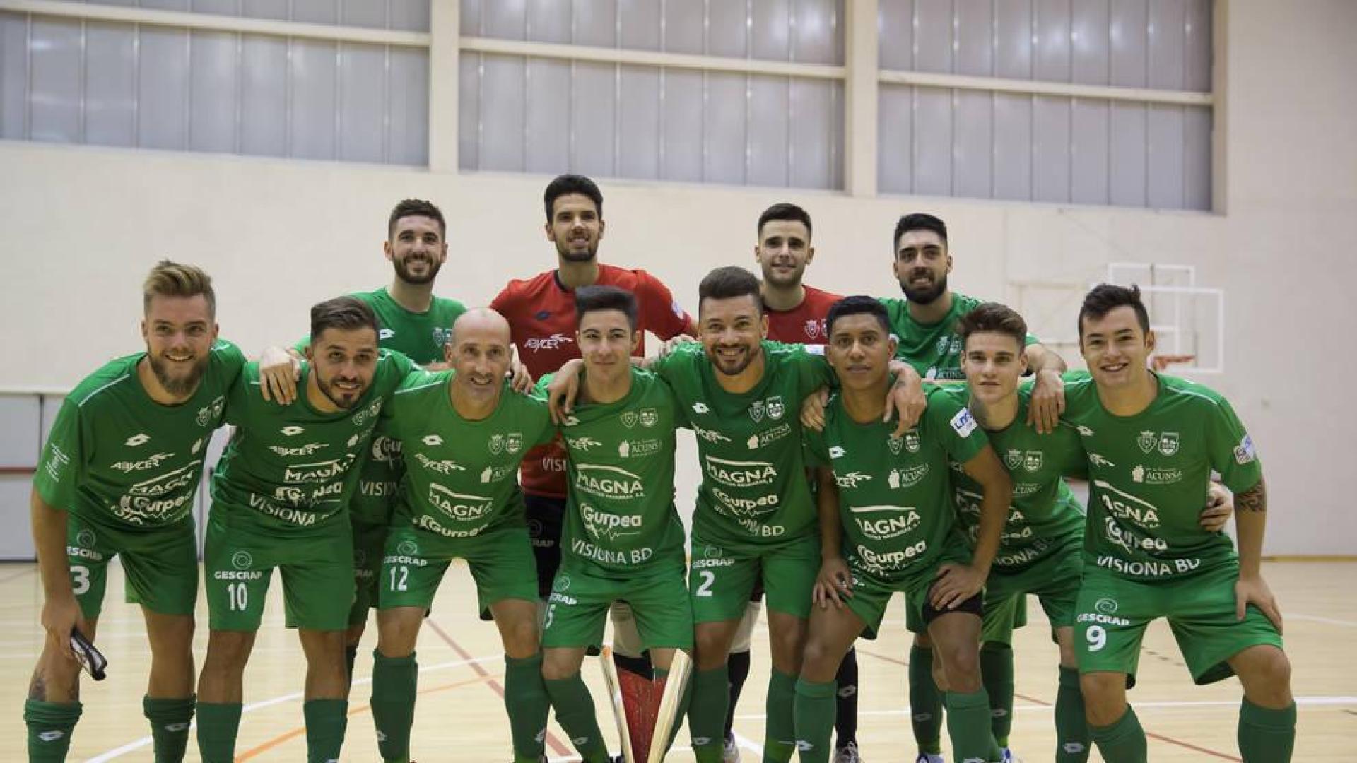 Osasuna Magna se llevó la segunda edición de la Copa Navarra. El equipo lo integraron, arriba (de izda. a dcha.), Roberto Martil, Edu Sousa, Asier Llamas, Eric Martel, abajo (de  izda. a dcha.) Víctor Arévalo, Rafa Usín, Javi Eseverri, Álex Llamas, Araça, Bynho, Alvarito y Dani Saldise.
