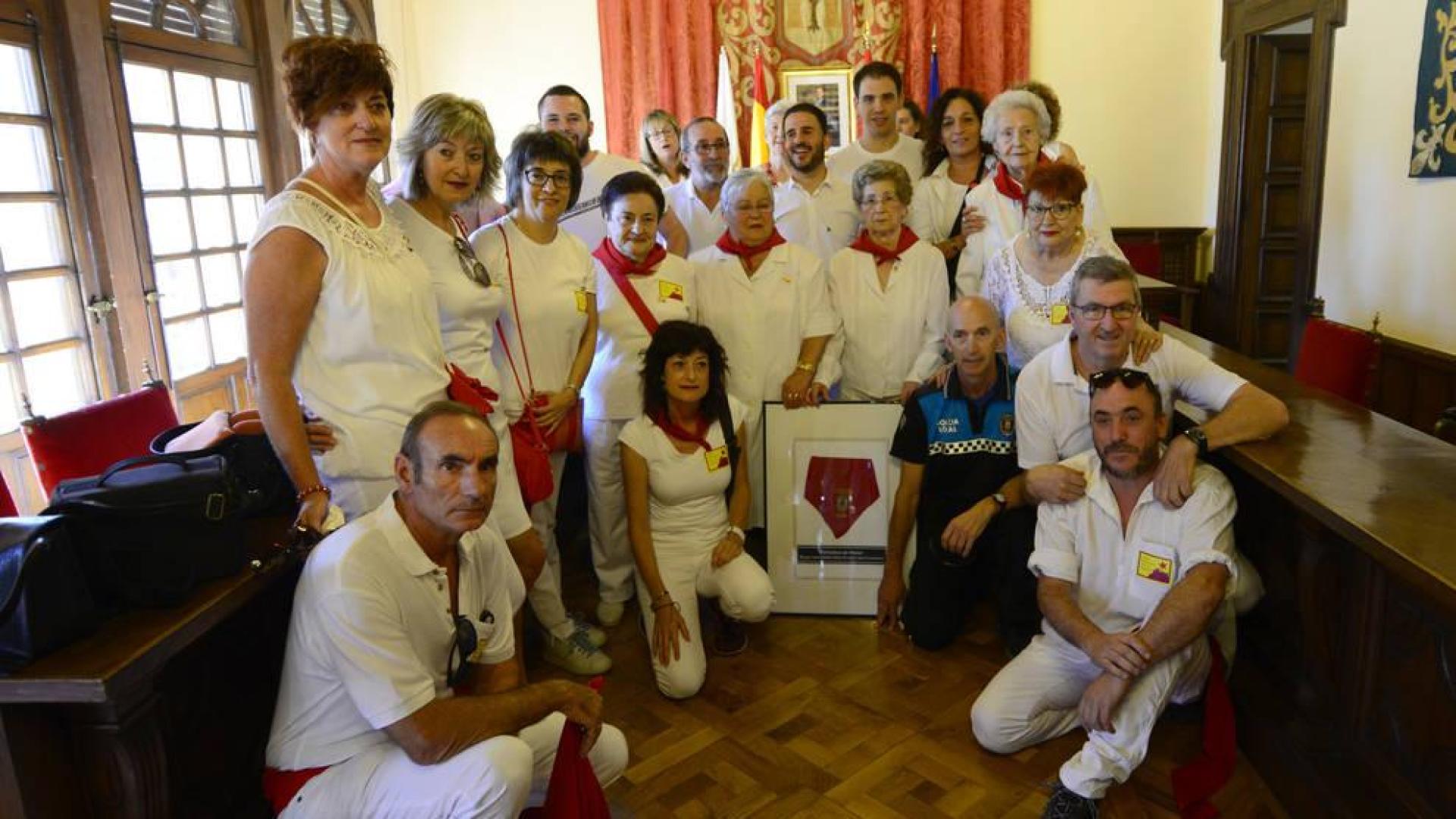 Homenajes como aperitivo de la fiesta en Olite