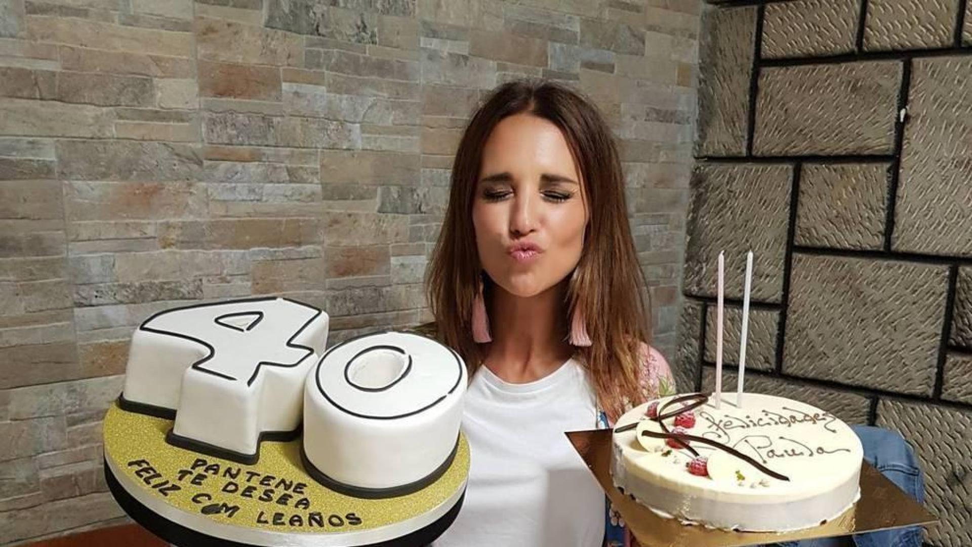 Paula Echevarría, junto a su hija, en un concierto de Bustamante en Asturias