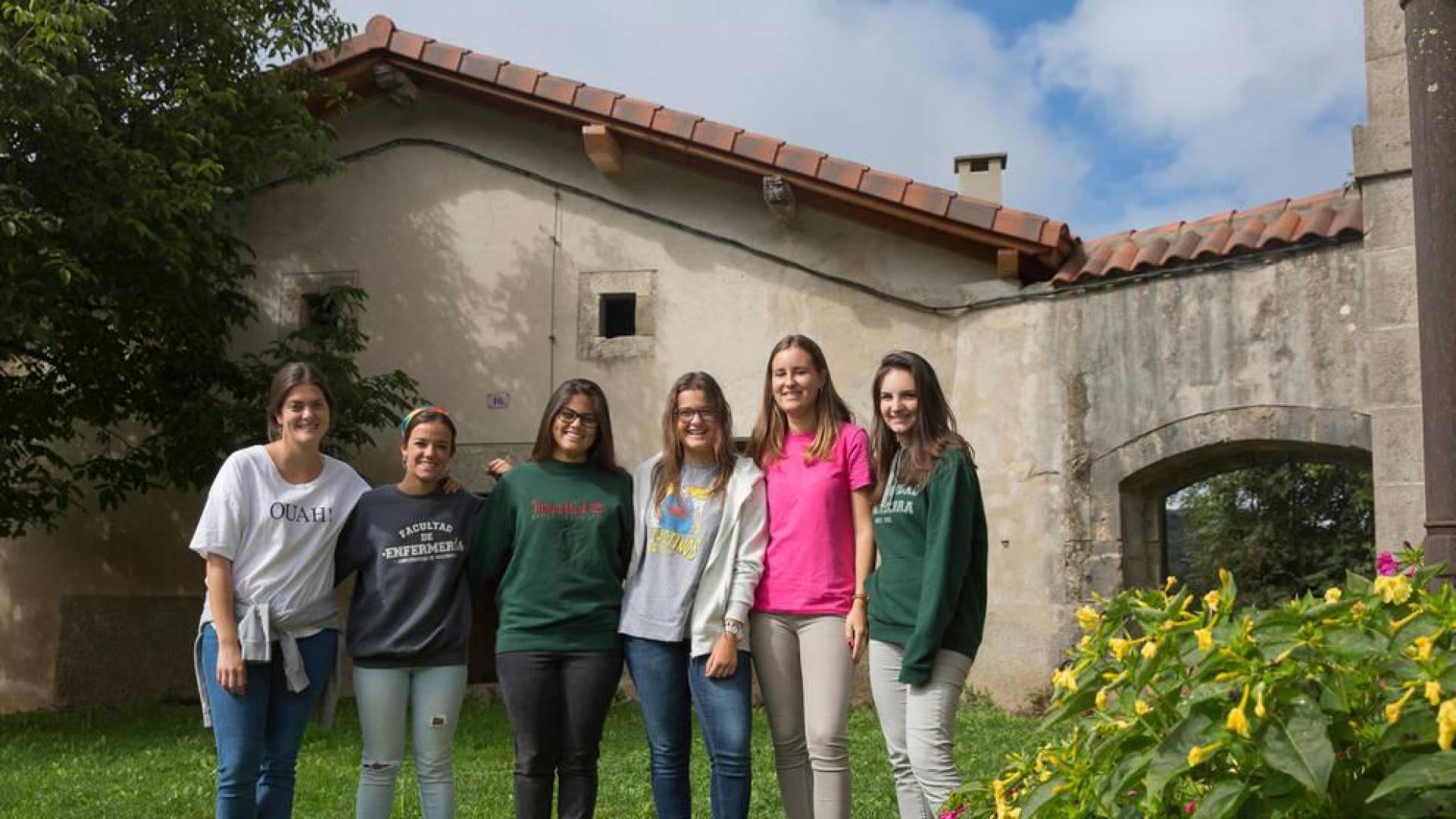 Jóvenes restauran tres casas parroquiales en Larráun
