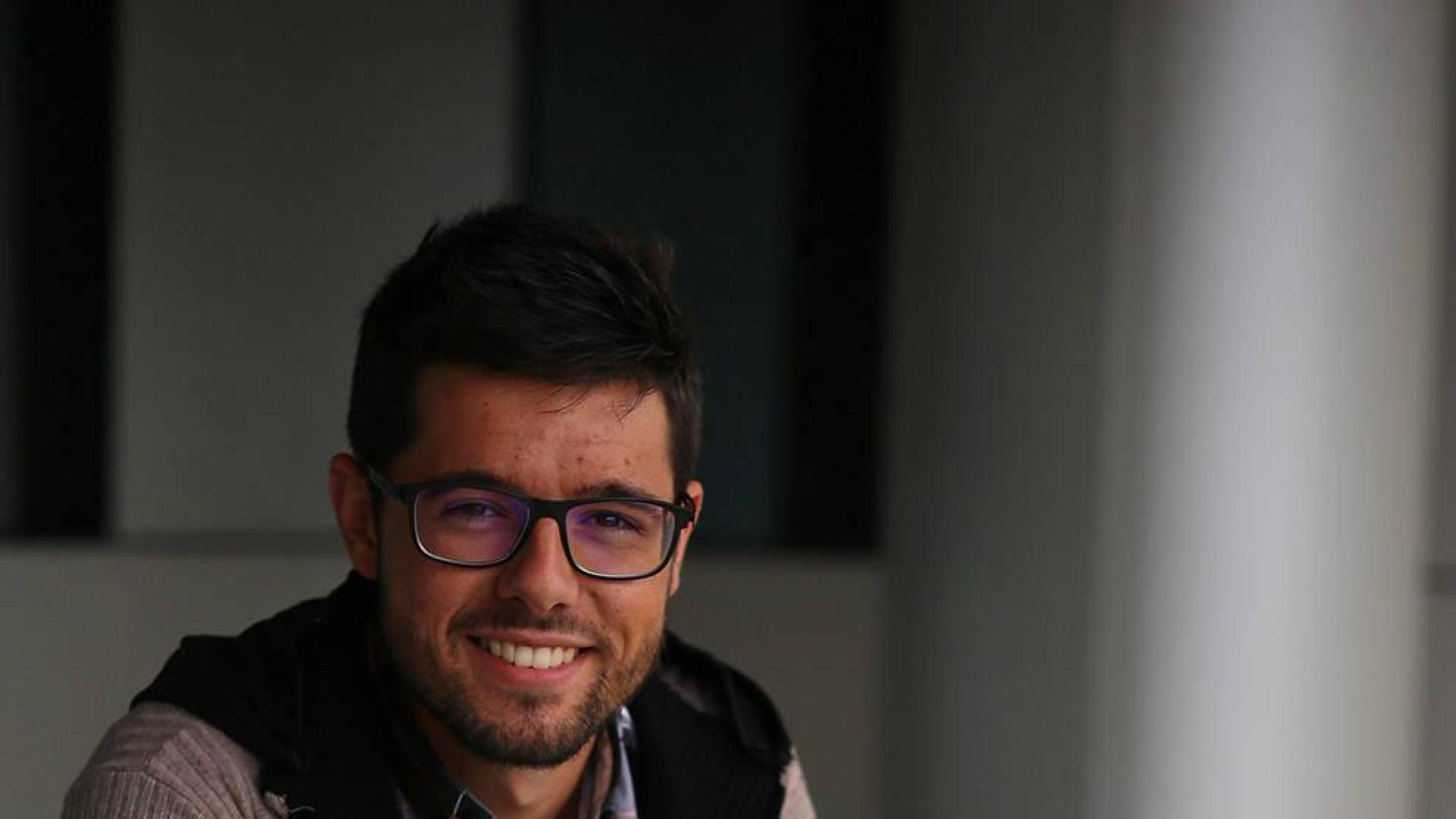 Óscar Azparren, graduado en Periodismo por la Universidad de Navarra y autor del libro sobre su experiencia como víctima de acoso escolar 'Sombras de un pasado', trabaja en la Cadena SER.