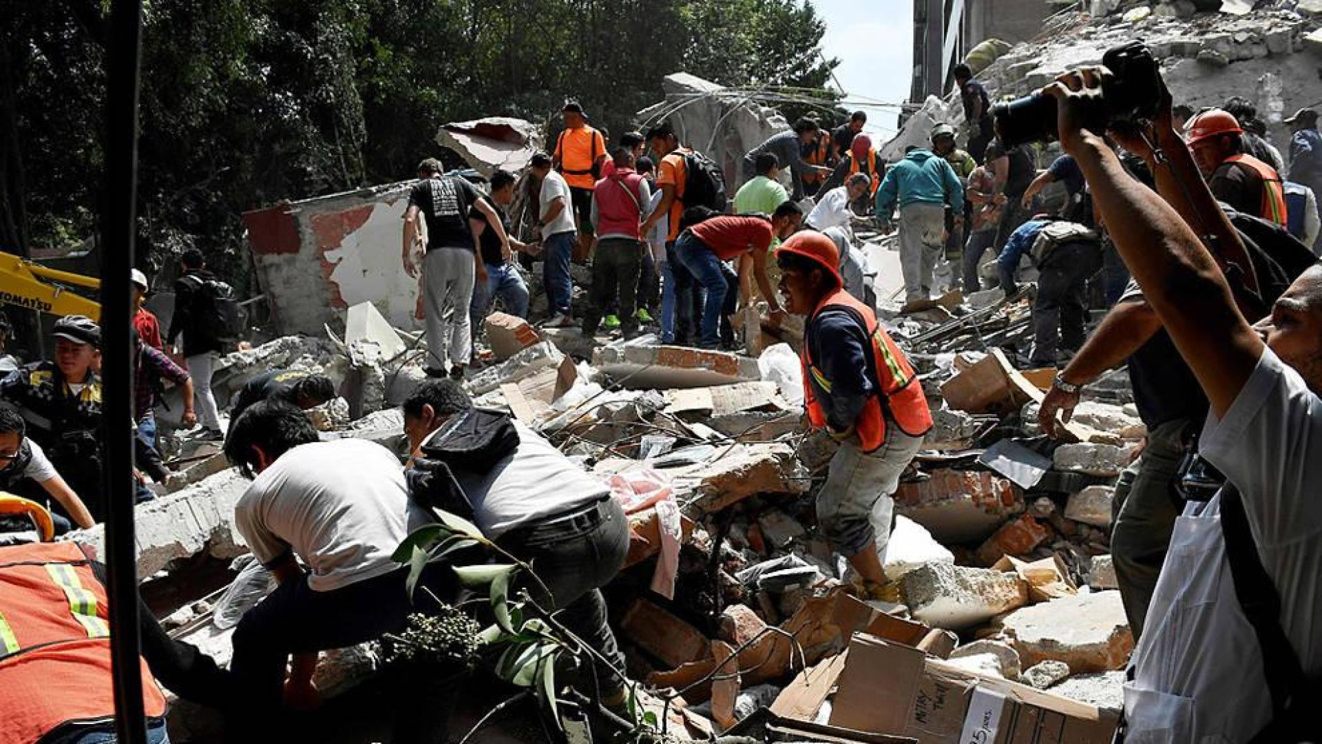 Un terremoto de 7,1 grados en la escala Richter sacude México y siembra el pánico