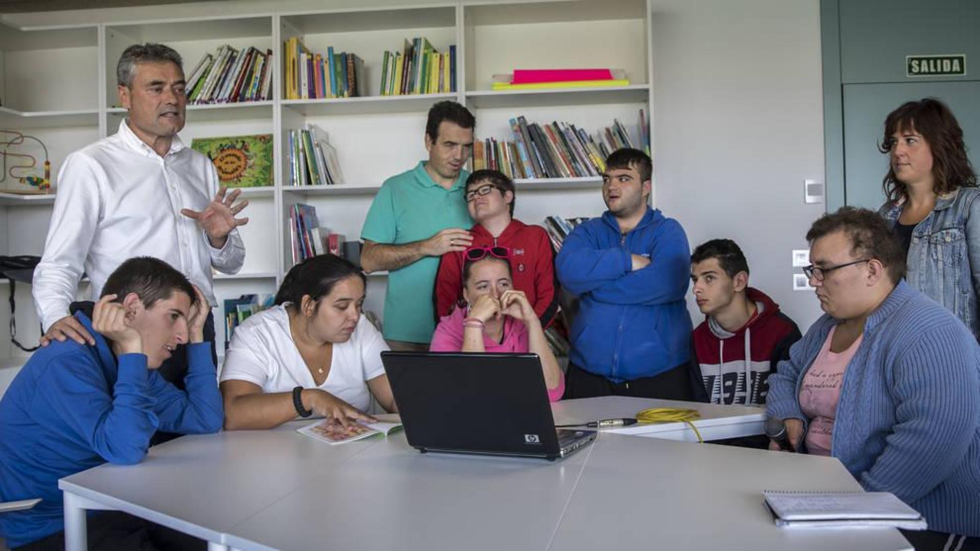 Ondas de esfuerzo en la radio del centro de educación Isterria (Ibero)