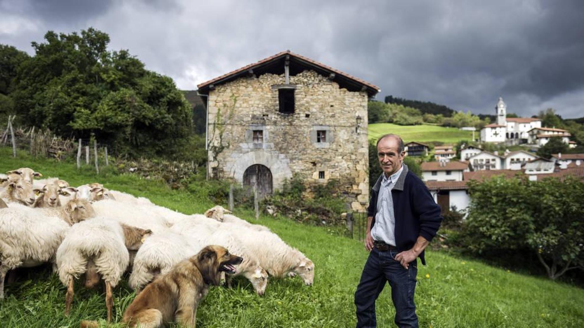 El navarro Antonio Alustiza, la leyenda de los guías de perros pastor
