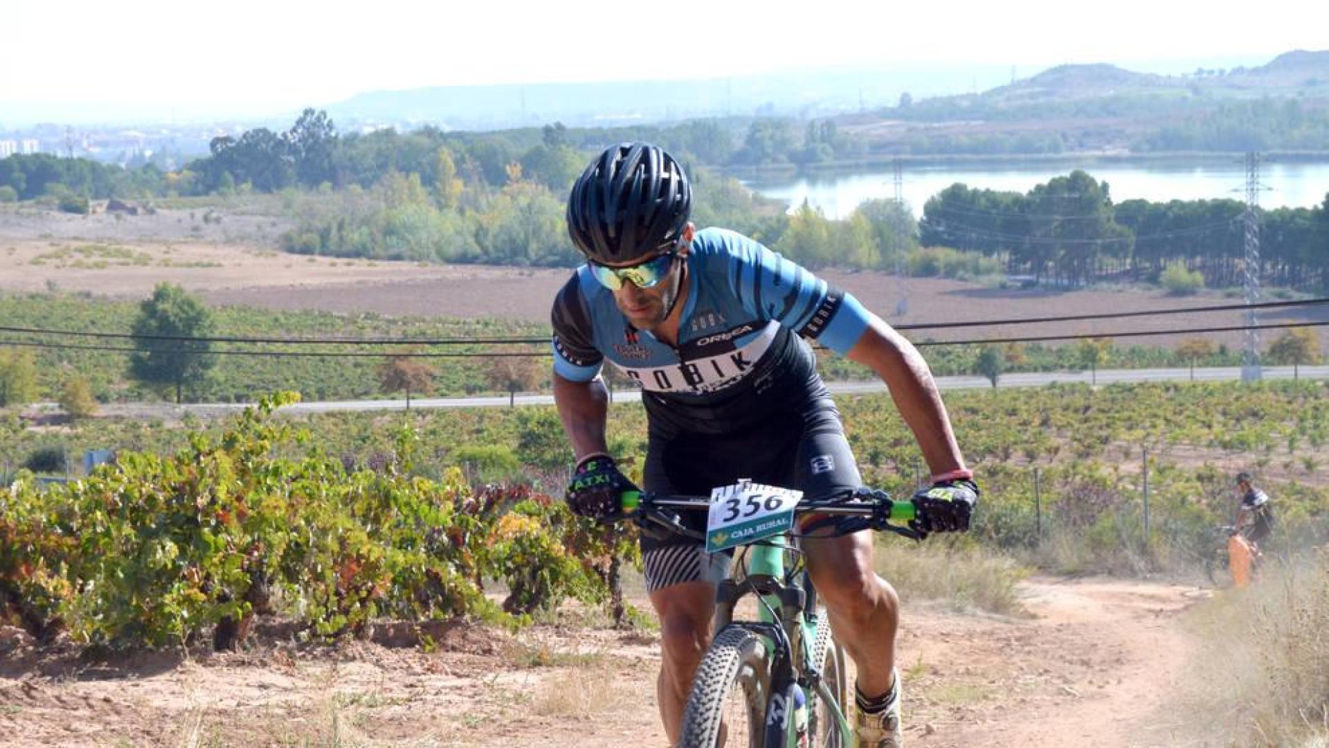 Cía gana de empalmada