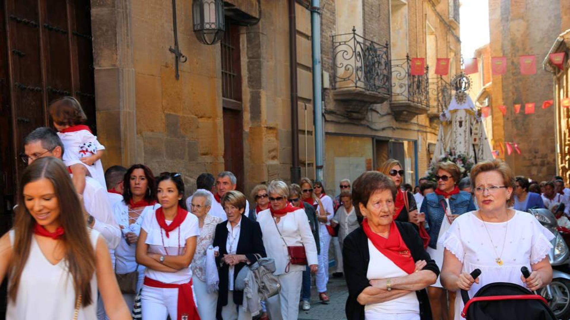 Los vecinos de Corella pasean a la Virgen de la Merced