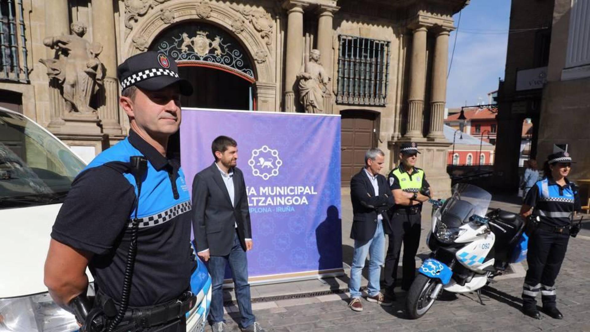 La Policía Municipal estrena imagen con un diseño que "incide en la cercanía"