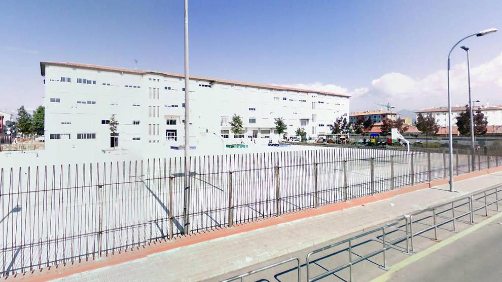 Tres personas presentan denuncia por disparos de balines ante colegio ManlleuDEBATE CATALUÑA