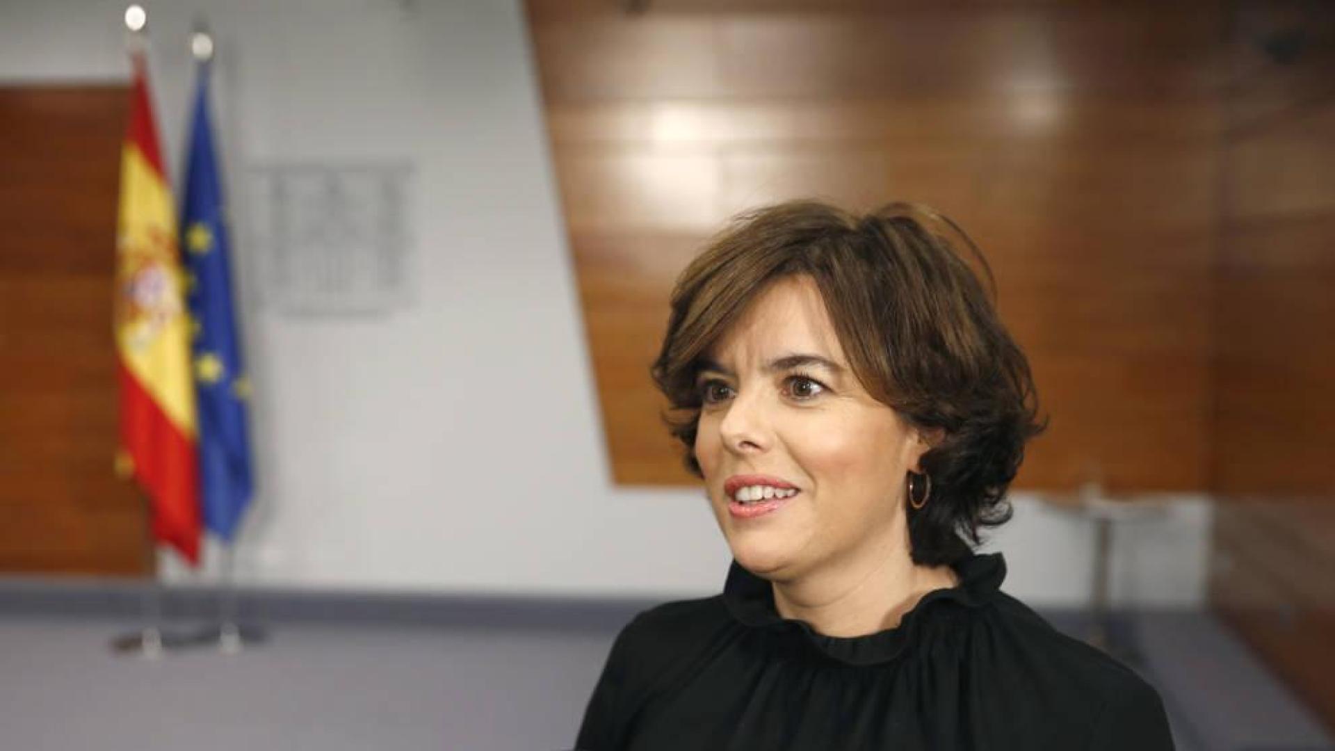 Santamaría responde a Puigdemont que los catalanes recibieron el mensaje del Rey como "bálsamo"