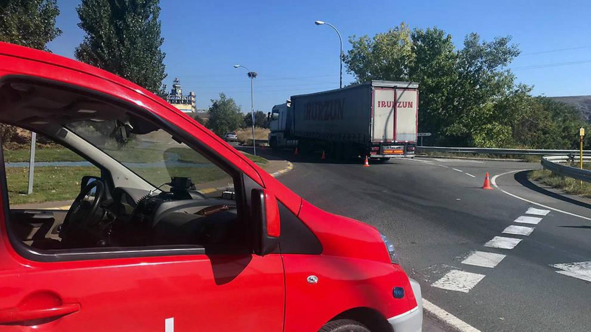 Cortado un carril en San Adrián por la presencia de un camión averiado
