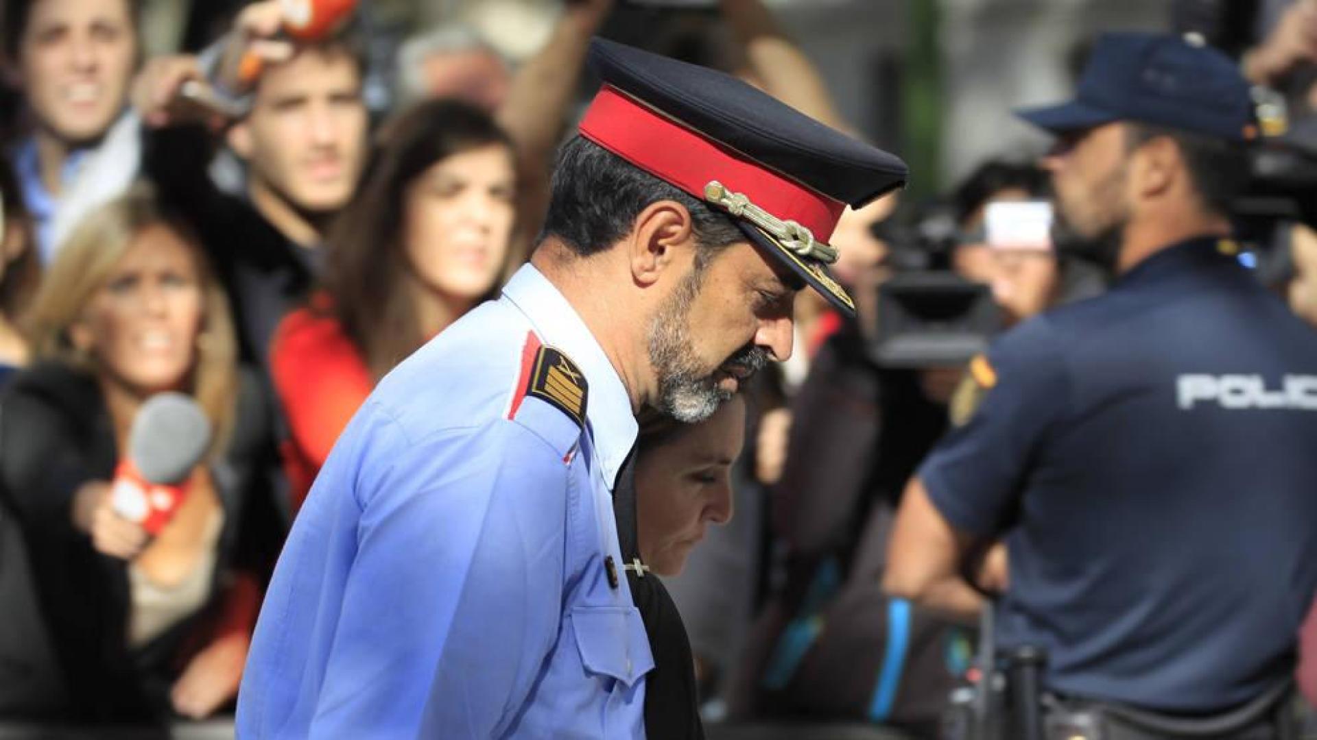 El jefe de los Mossos d'Esquadra, Josep Lluis Trapero, a su salida de la Audiencia Nacional tras declarar ante la juez Carmen Lamela.