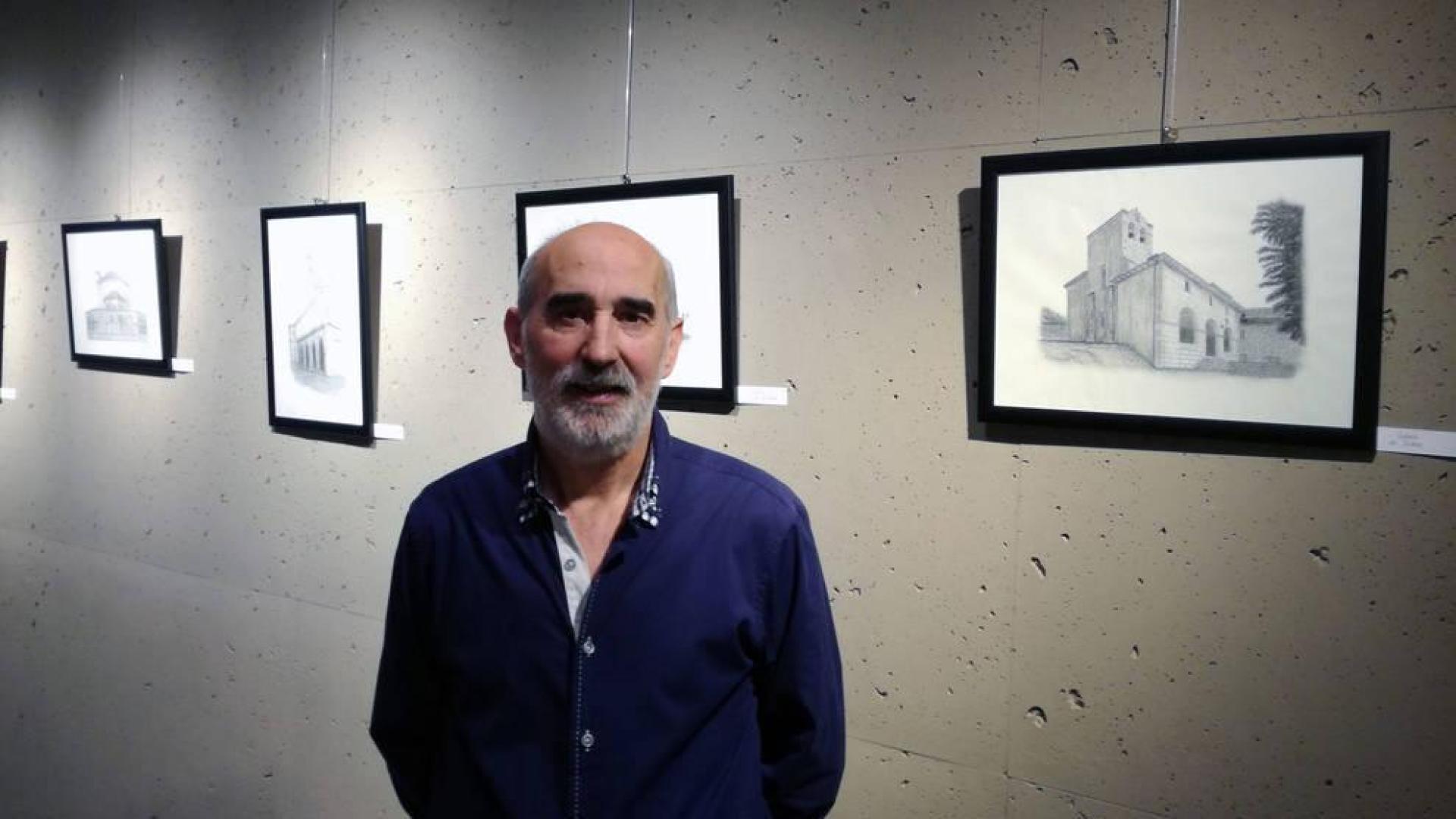 Pedro Arizcuren expone dibujos a lápiz en los que plasma iglesias y locales