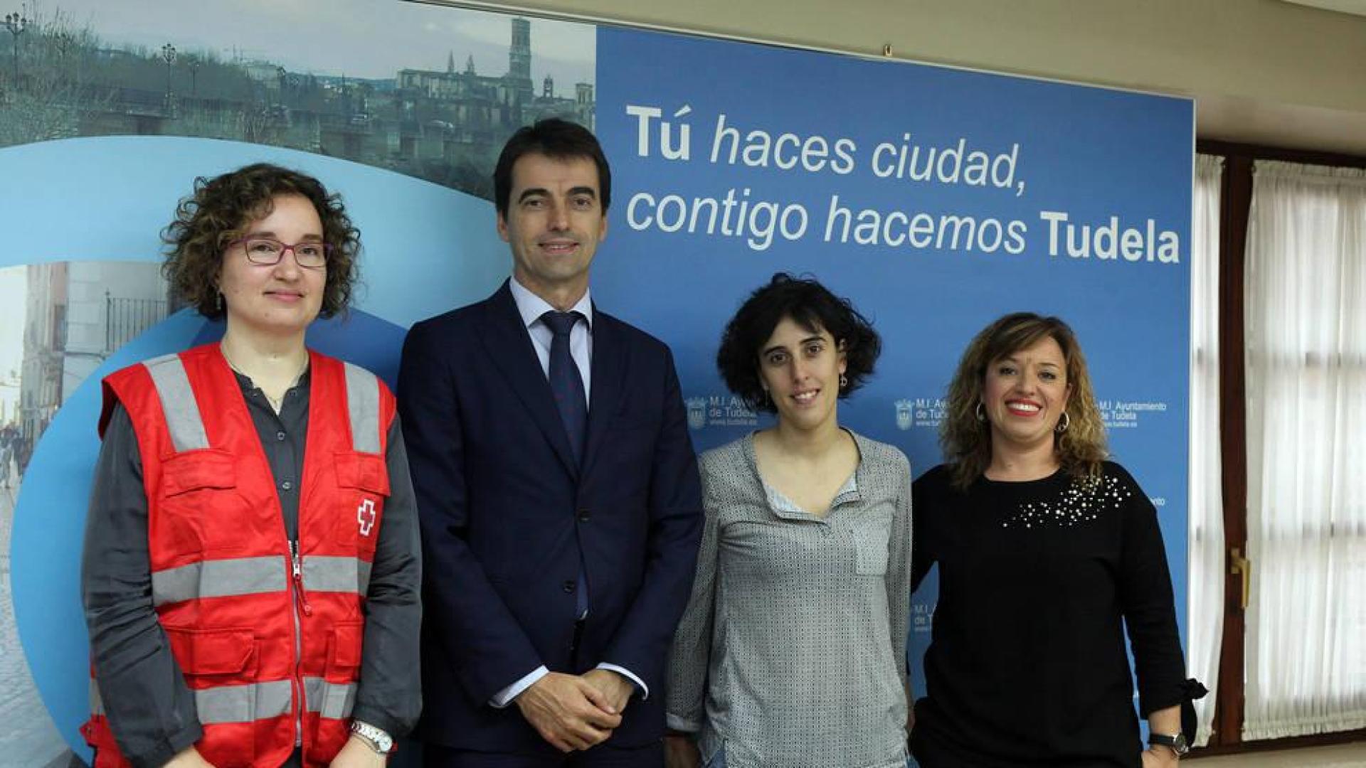 Una campaña solidaria reparte 420 tarjetas prepago para escolares