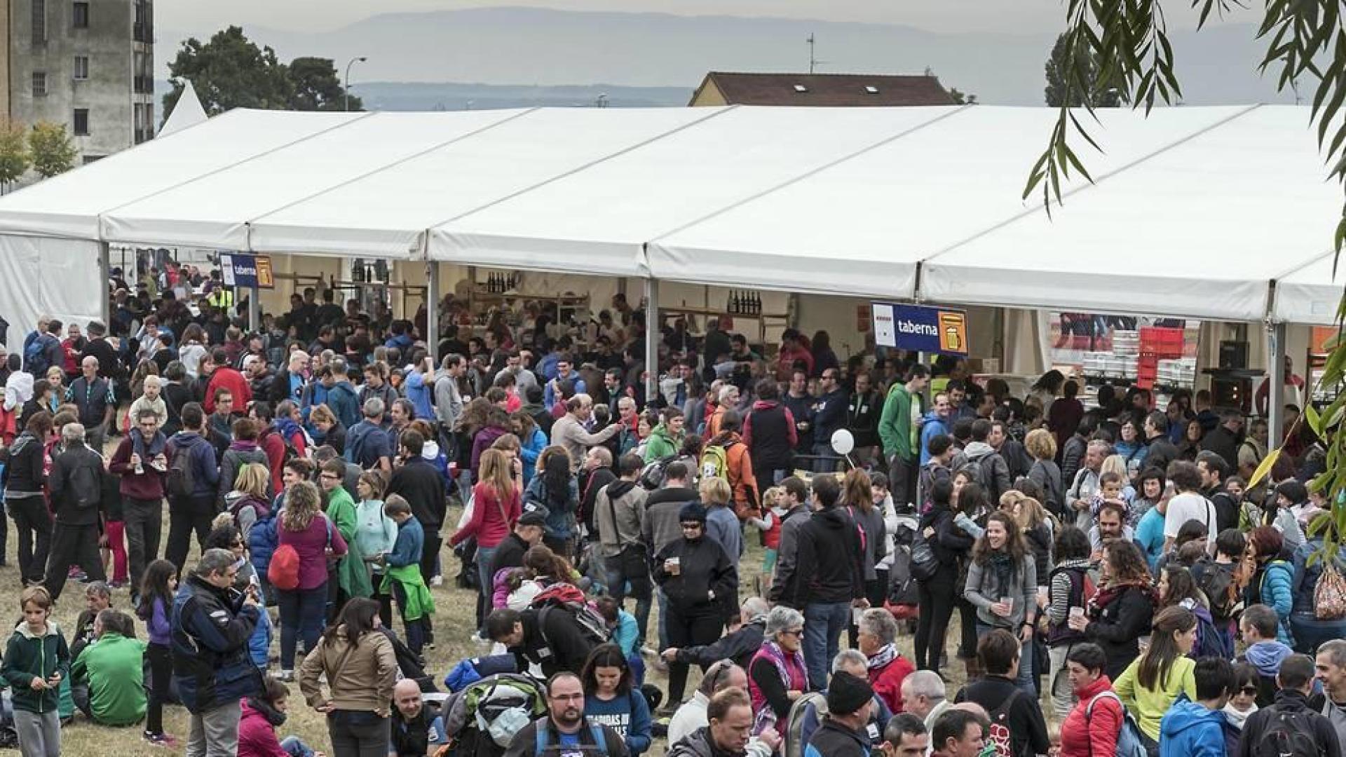 Miles de personas participan en la fiesta que se celebra este domingo en la localidad navarra
