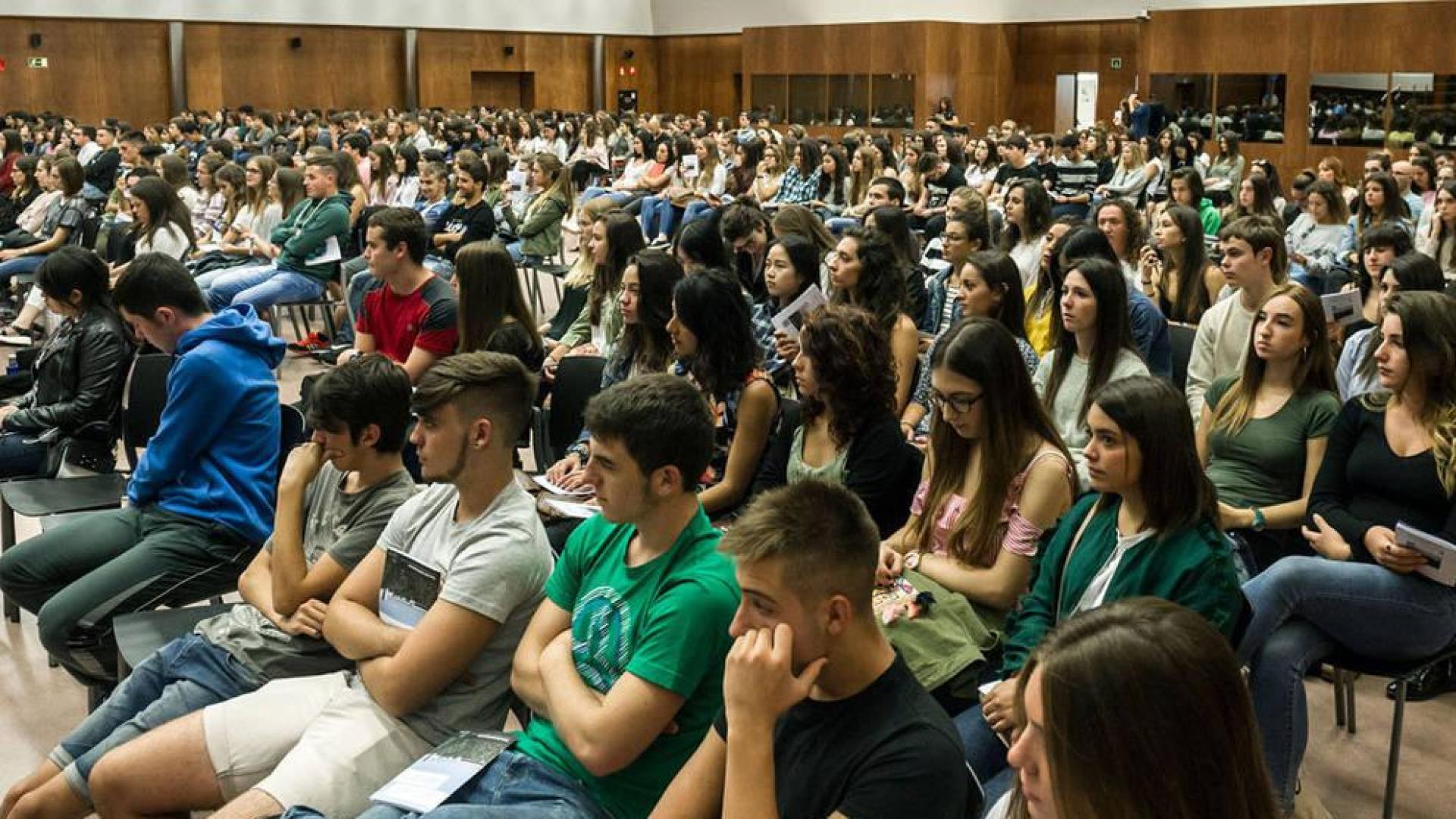 La UPNA mantiene los 8.000 alumnos en el año de su 30ª aniversario