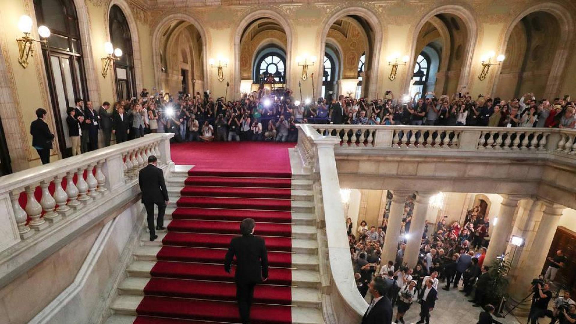 Puigdemont, a la entrada del Parlament.