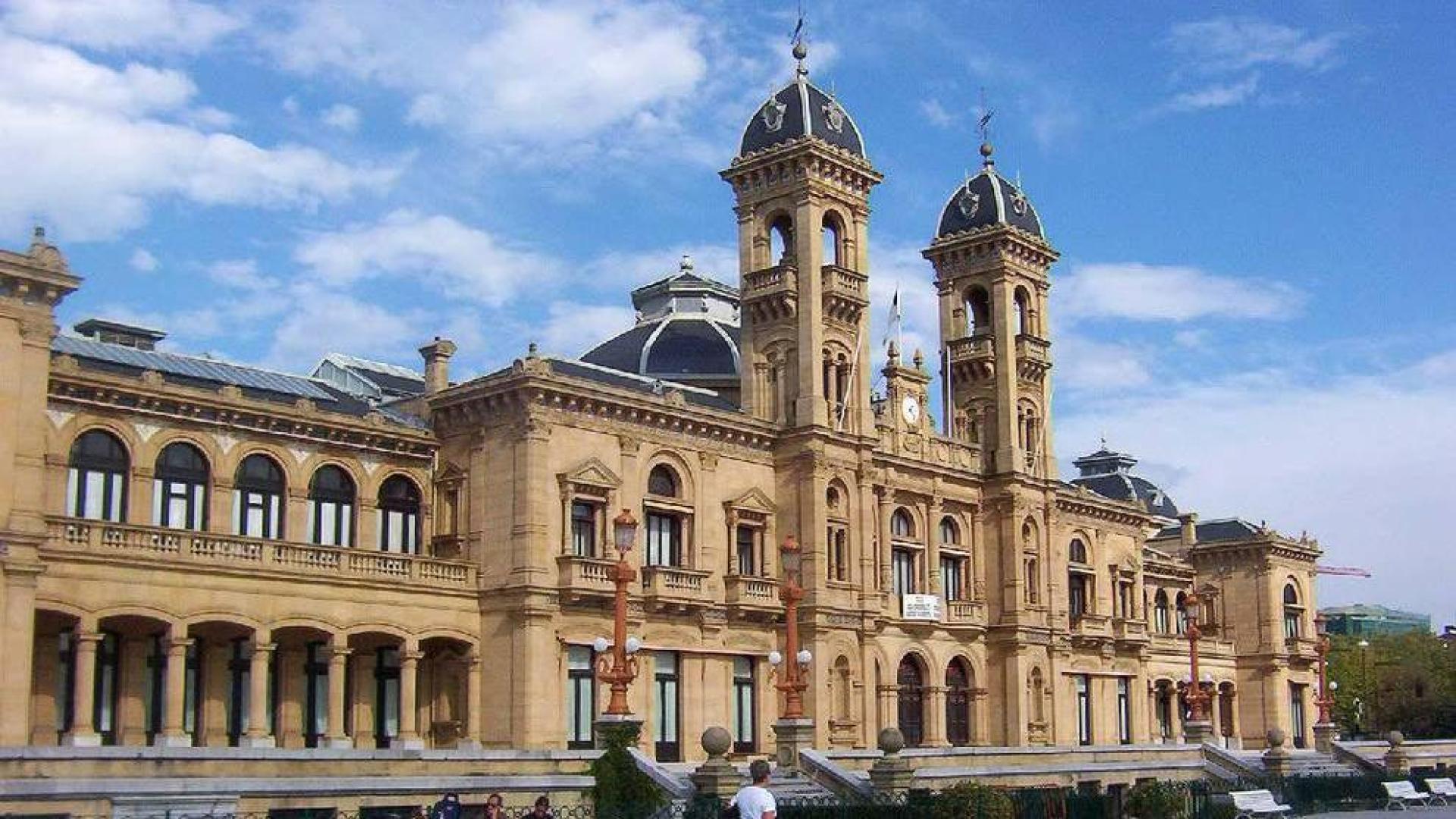 El Ayuntamiento de San Sebastián saca a concurso 61 plazas de funcionario