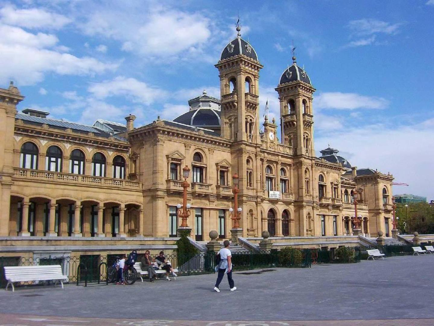 El Ayuntamiento de San Sebastián saca a concurso 61 plazas de funcionario
