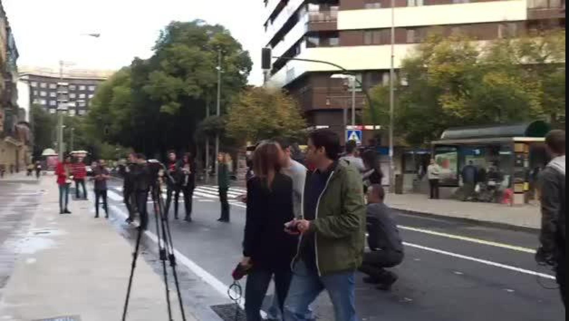 Manifestaciones simultáneas frente al Parlamento