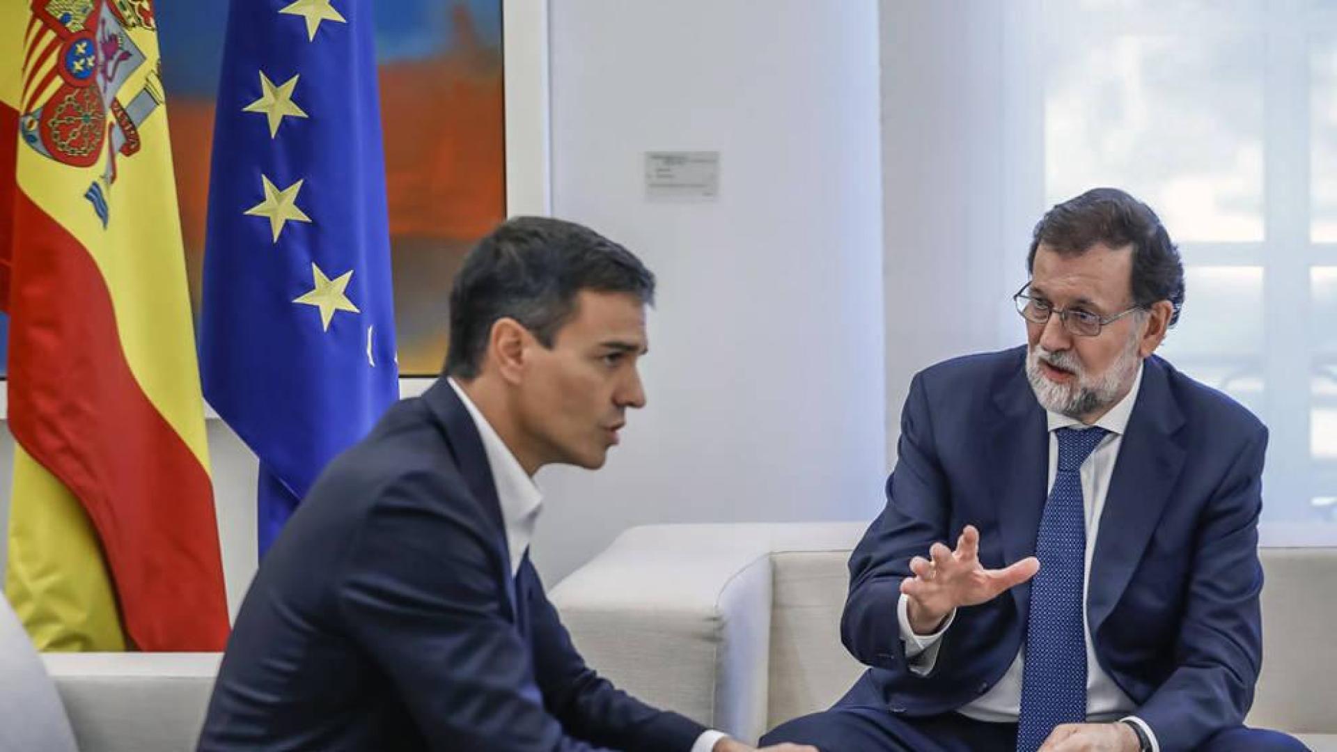 Sánchez apoya a Rajoy en defensa de la ley en Cataluña