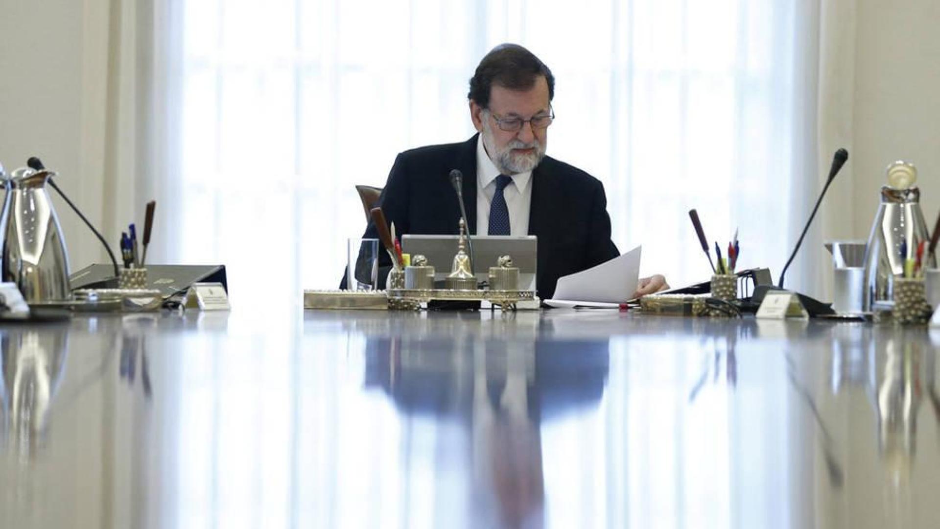 Rajoy toma el control absoluto en Cataluña