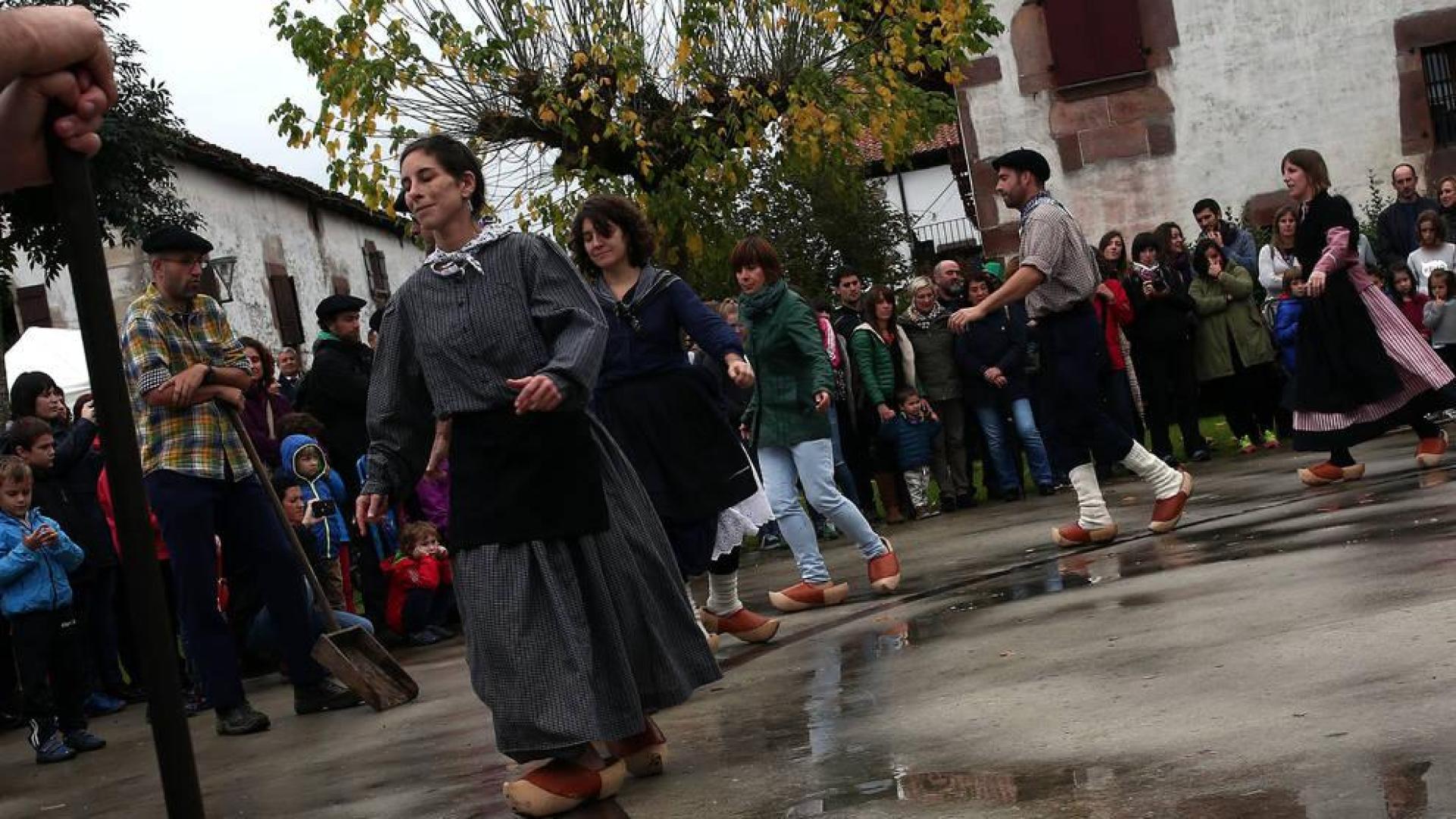 Arizkun celebra el día en honor a la sidra el 'Kirikoketa Eguna'. La palabra "Kirikoketa" proviene del instrumento que se tocaba al finalizar el prensado de manzanas para la producción de sidra.