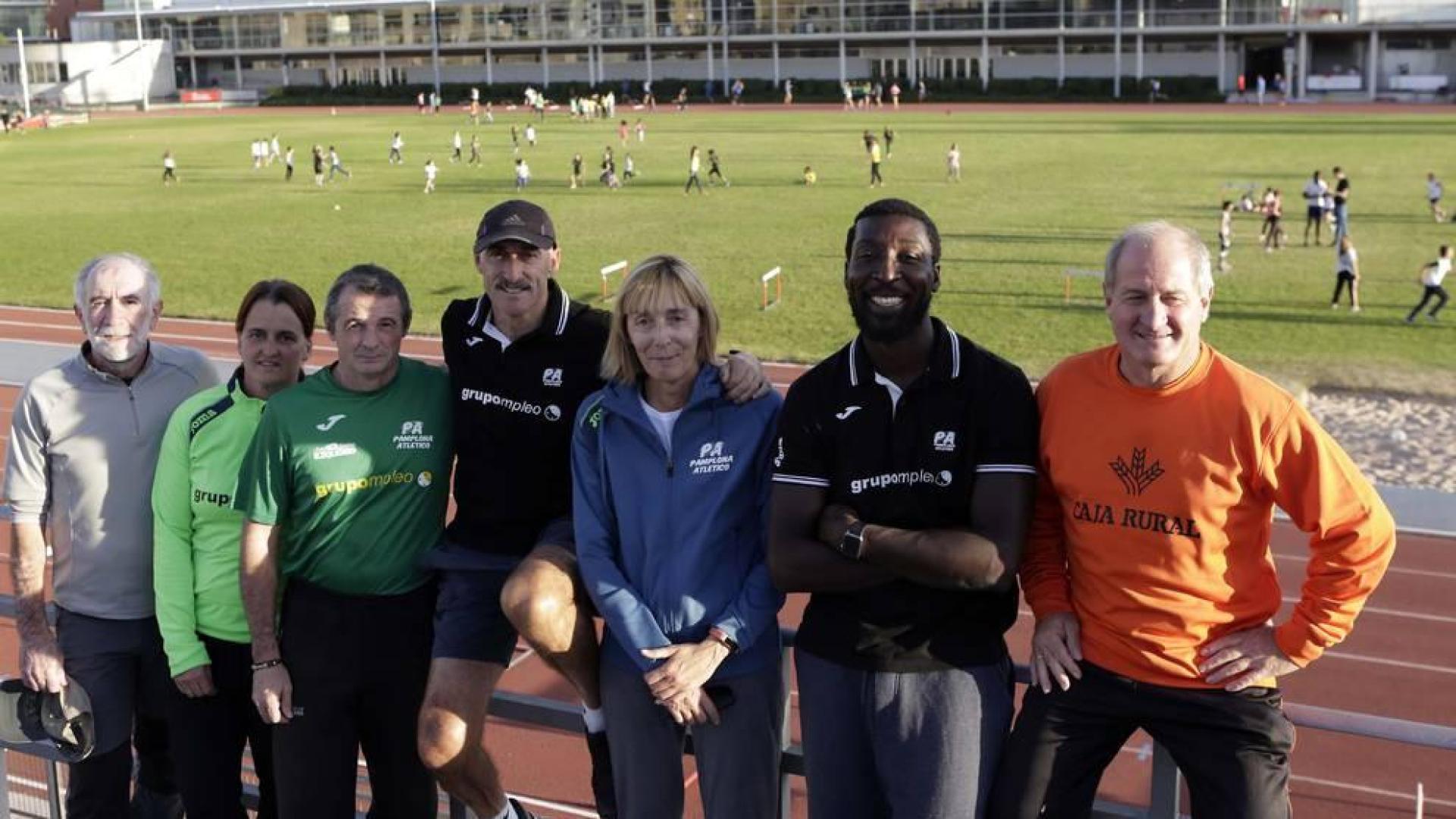 Los entrenadores de máximo nivel del atletismo navarro, juntos en Larrabide