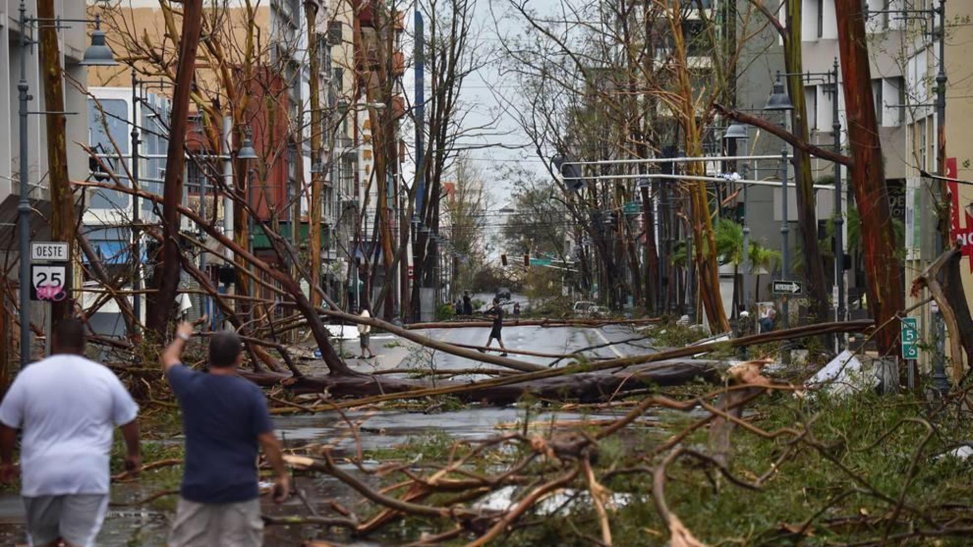 El huracán María baja a categoría 4 pero sigue peligroso en Puerto Rico