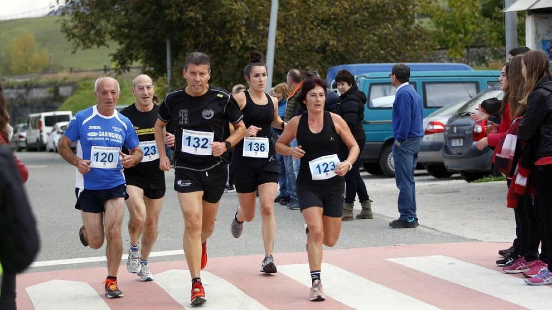 Víctor Madejon y Aitana Gil se han impuesto en la carrera disputada el sábado 28 de octubre en Uharte Arakil.