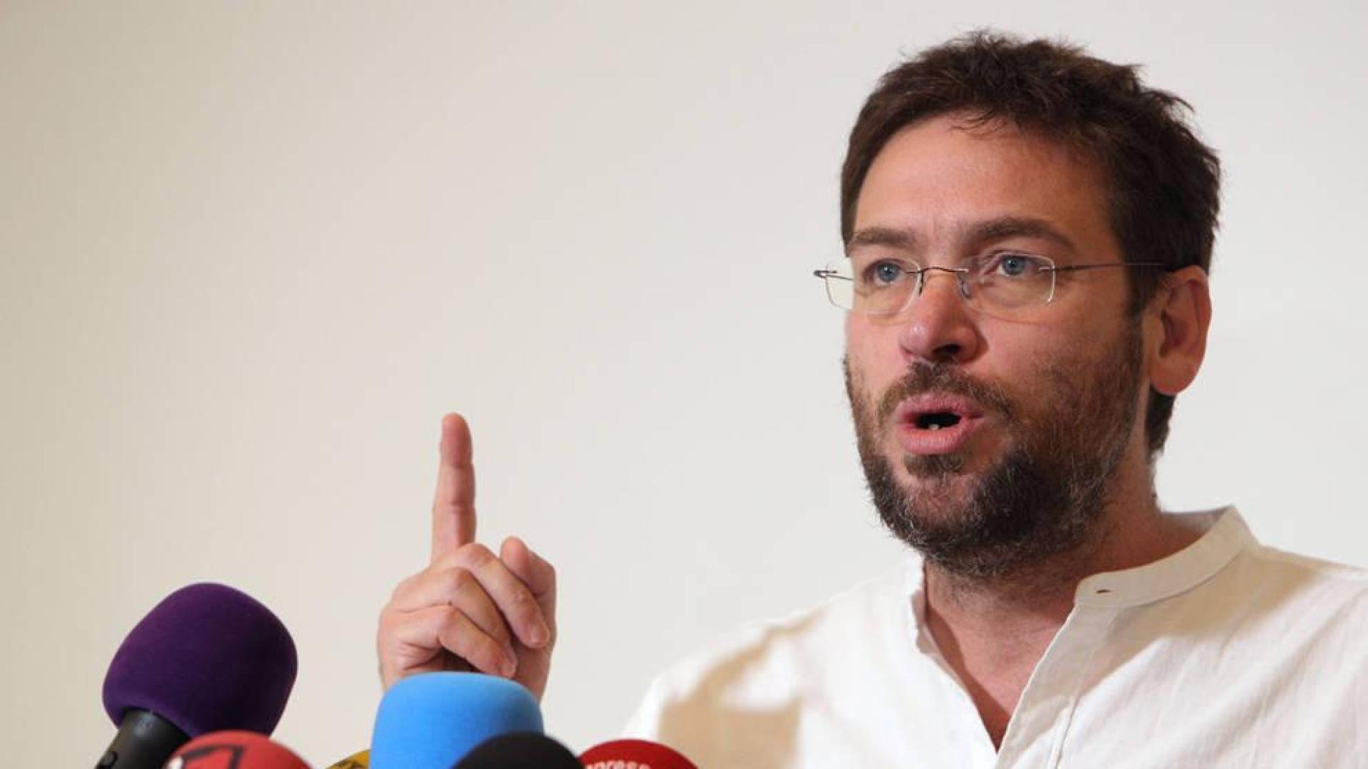 Podem acusa a Pablo Iglesias de actuar como Rajoy con el 155 y rechaza la consulta