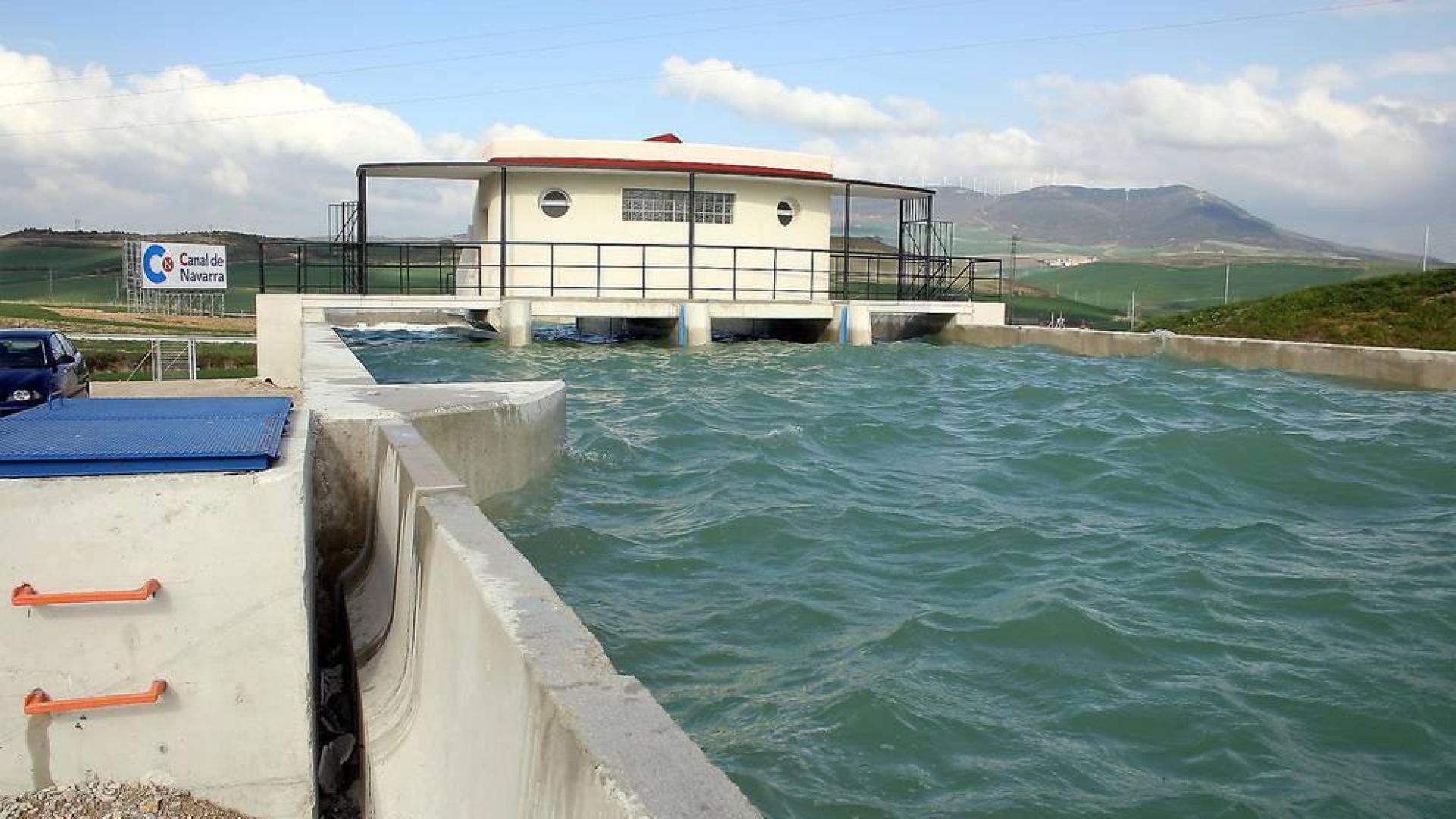 Llenado del Canal en la estación potabilizadora de Tiebas