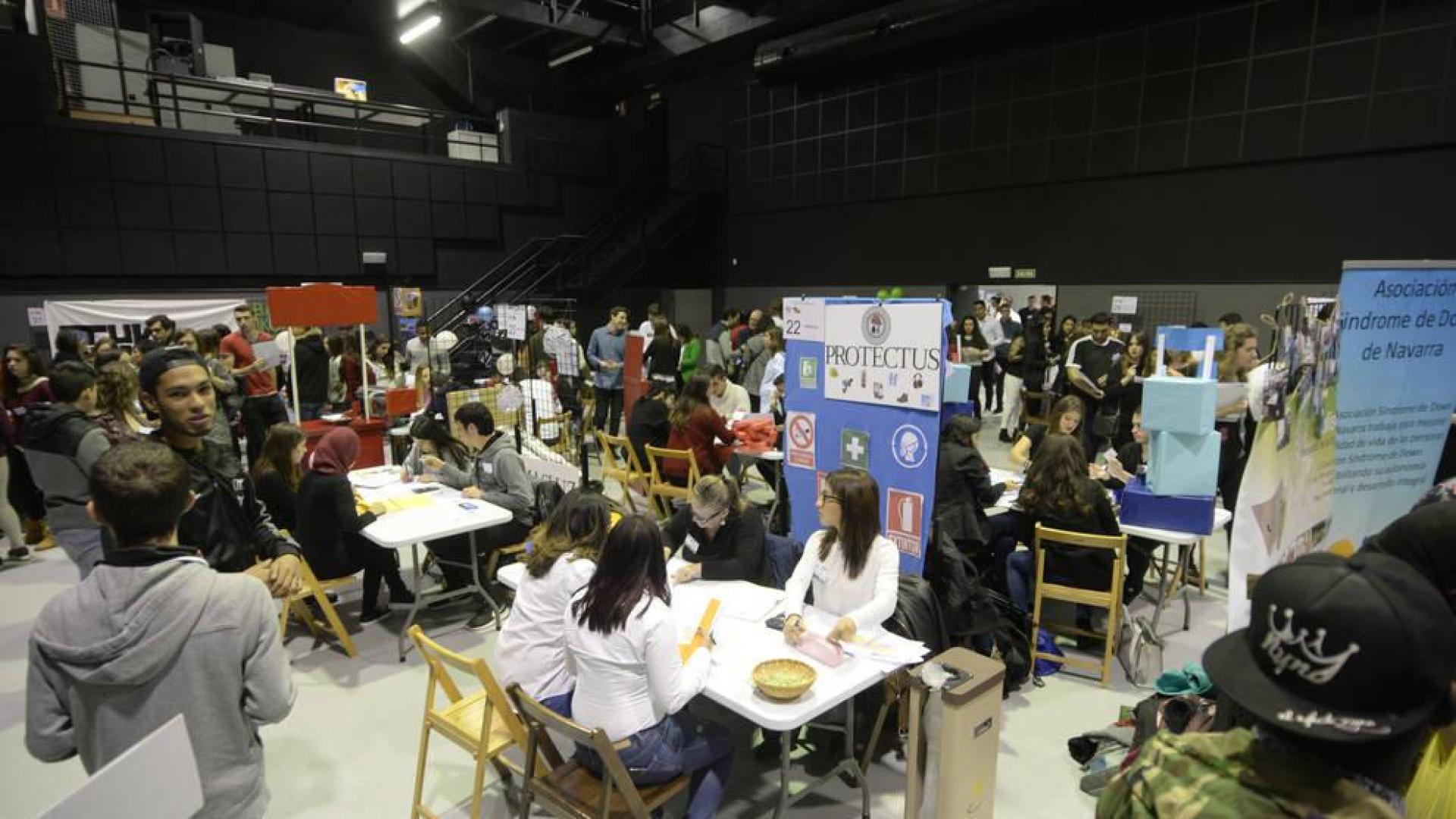 Tafalla reúne a más de 400 jóvenes en la Feria de Empresas Simuladas
