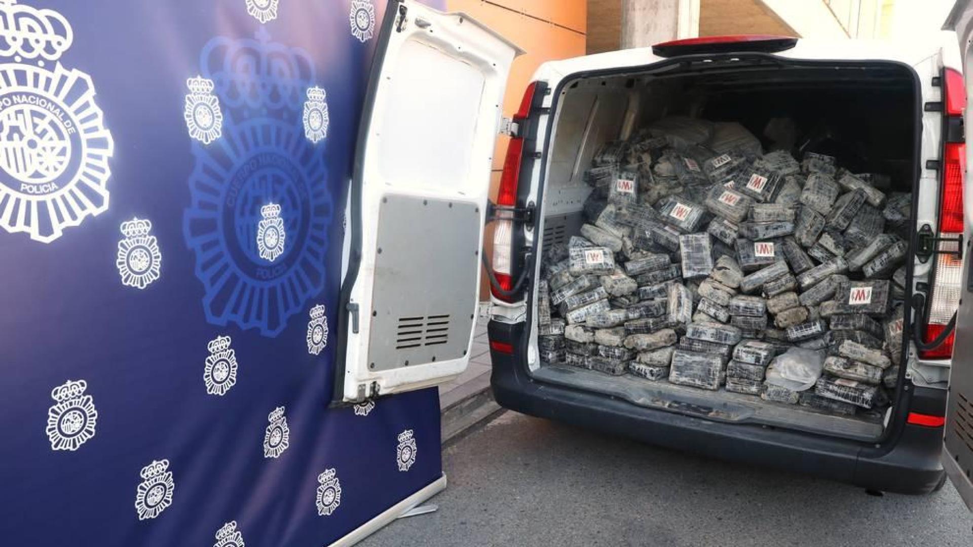El mayor alijo de cocaína descubierto en Guipúzcoa estaba enterrado en Zarautz