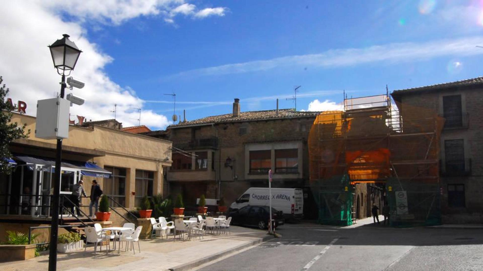 Olite instala las cámaras que controlarán el acceso al casco antiguo