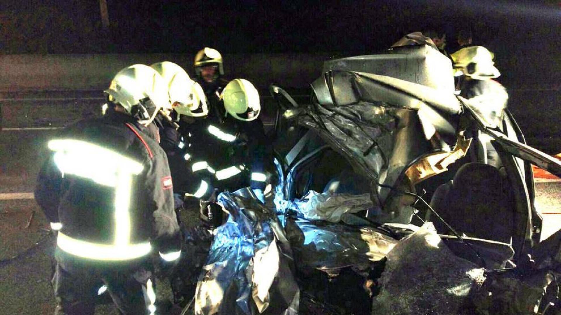 Dos muertos al chocar un camión y un coche que iba en dirección contraria en la Ronda en Olaz