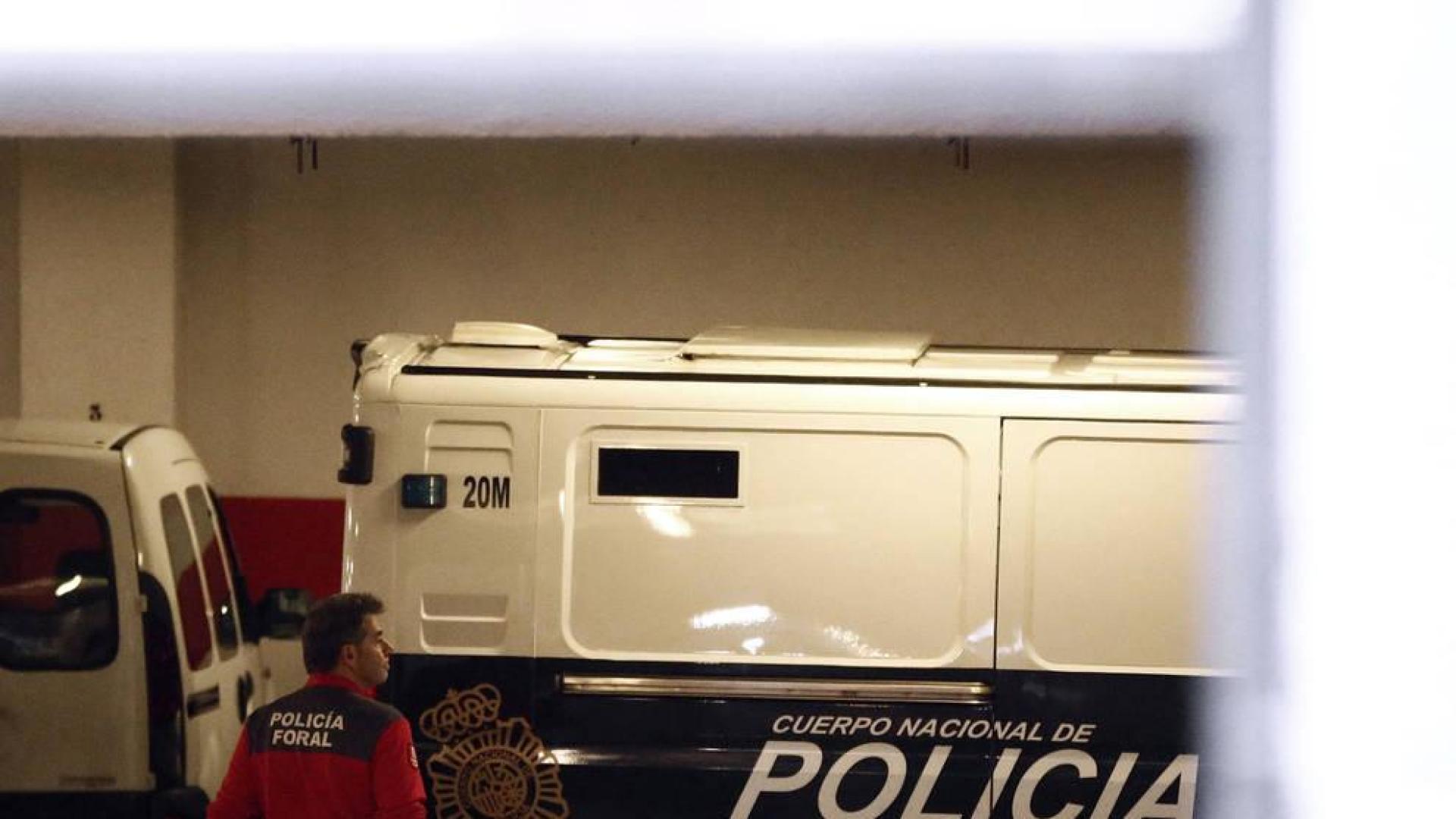 Acceso a dependencias judiciales del furgón donde se encuentran los cinco sevillanos acusados de una supuesta violación de una joven de 18 años en los sanfermines del 2016.