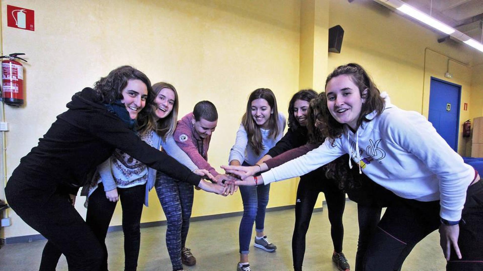 Idoia, de Emagin y quien impartió el taller en la UPNA, junto a las participantes Claudia Rodríguez, Nahia Irurita, Amaia Oroquieta y Maider Aramburu.