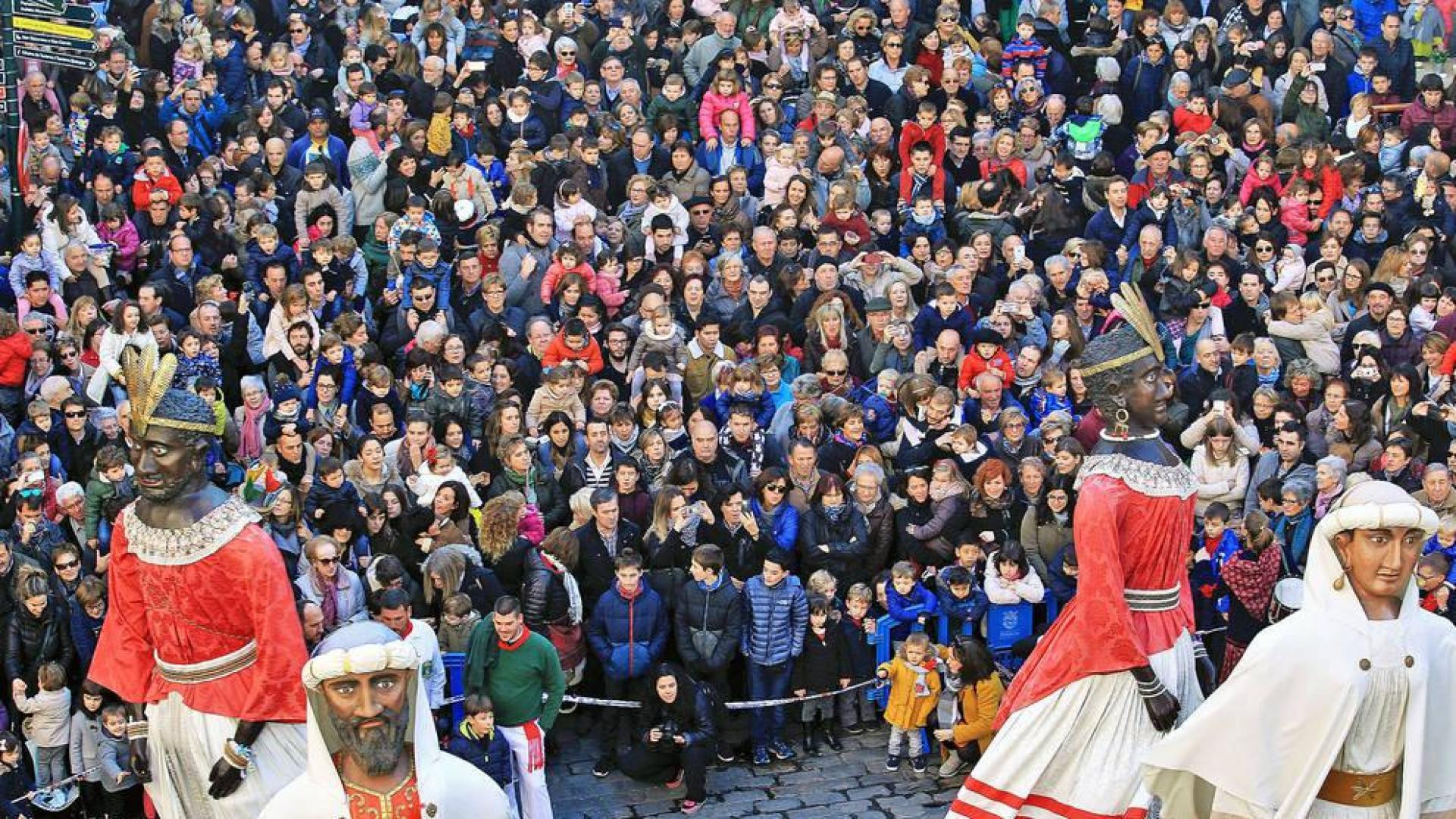 Pamplona saca a sus gigantes mañana para honrar a San Saturnino