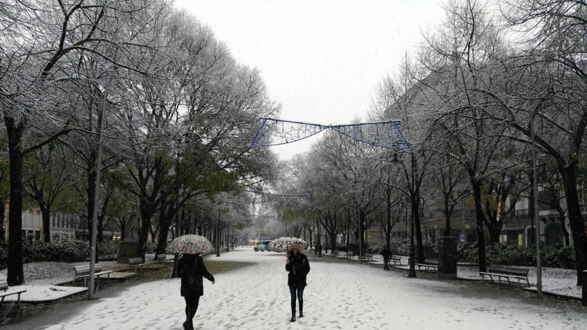 La nieve ha llegado con el mes de diciembre a Pamplona.